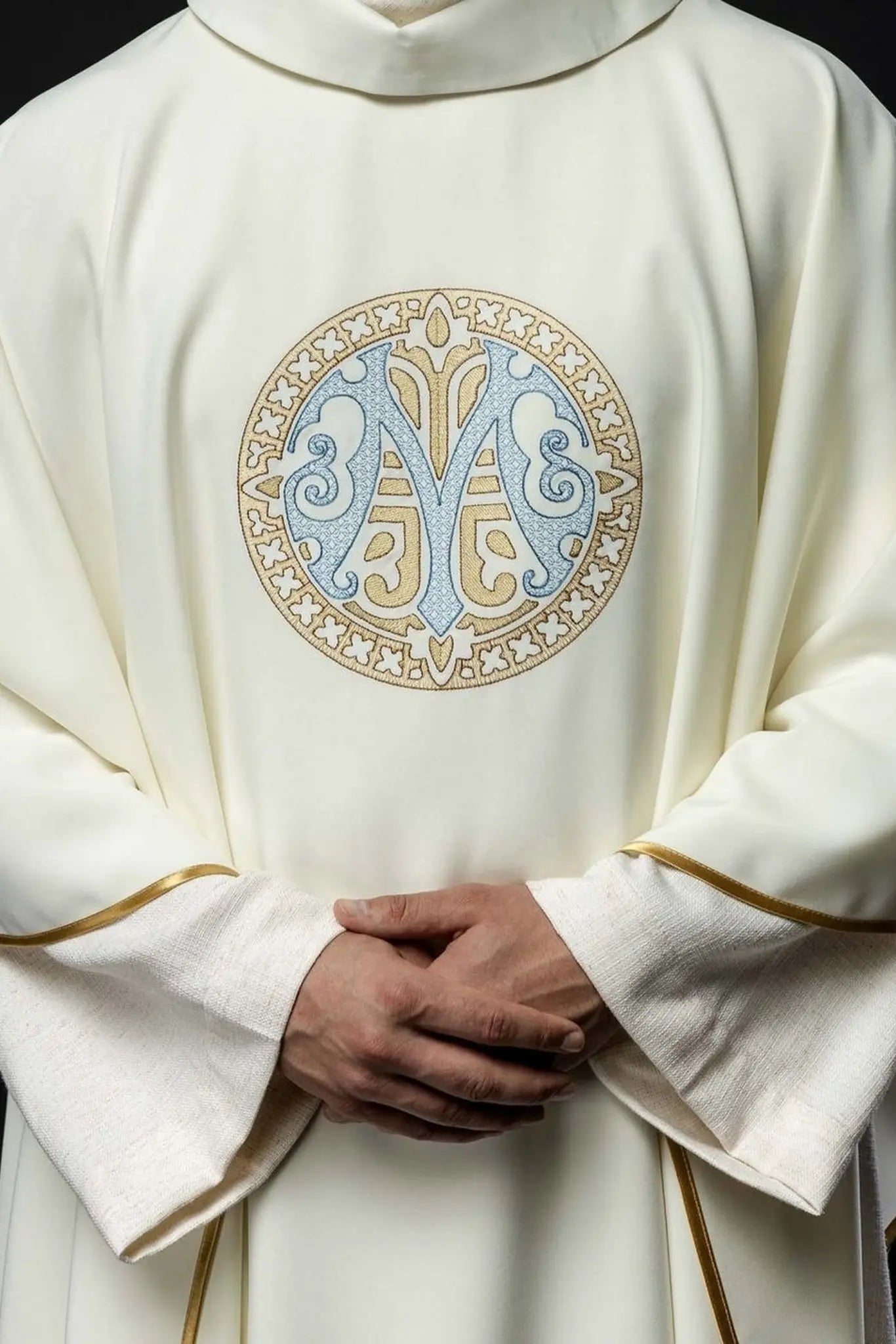 Embroidered Marian Chasuble – Ecru