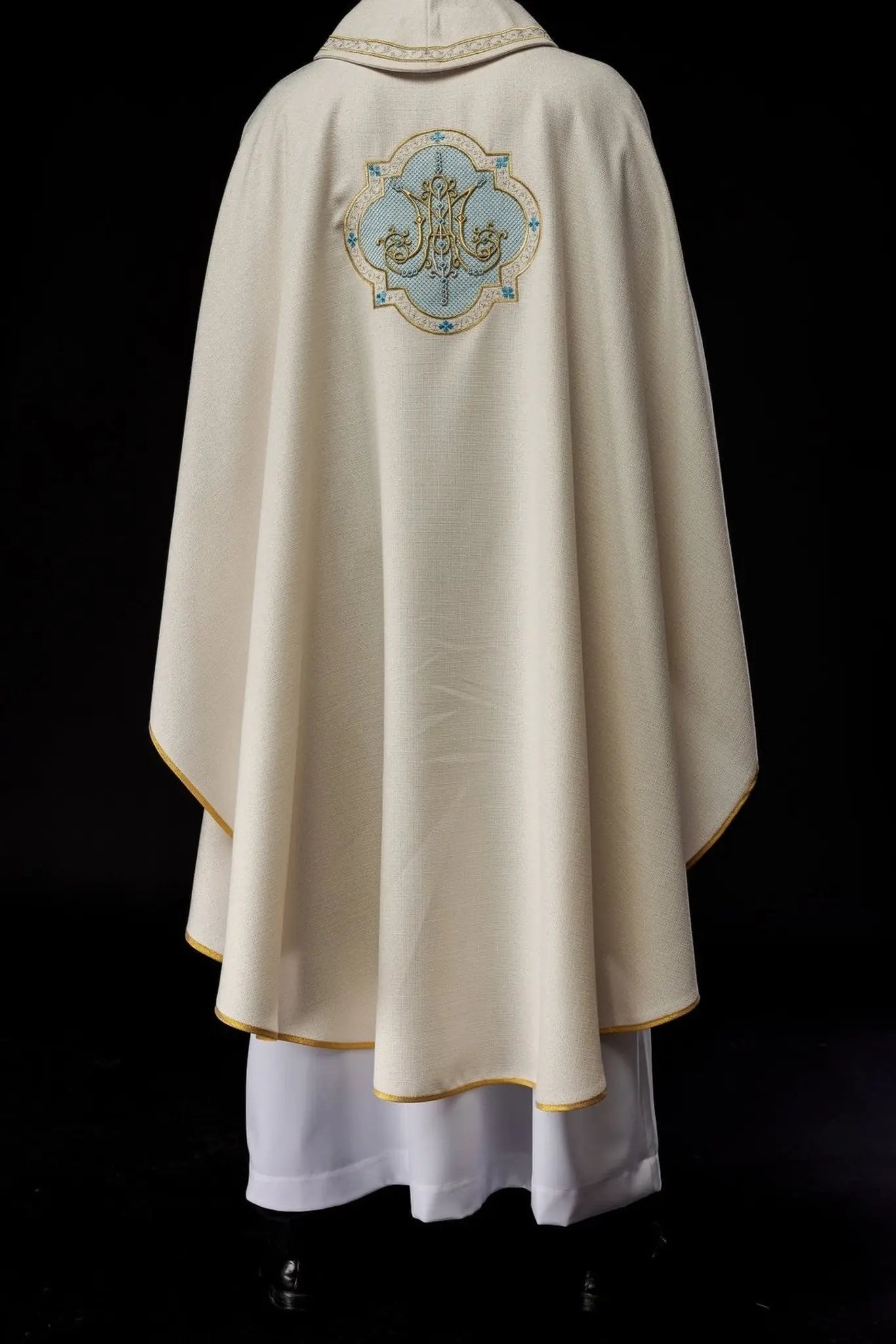 Embroidered chasuble with Marian motif ecru