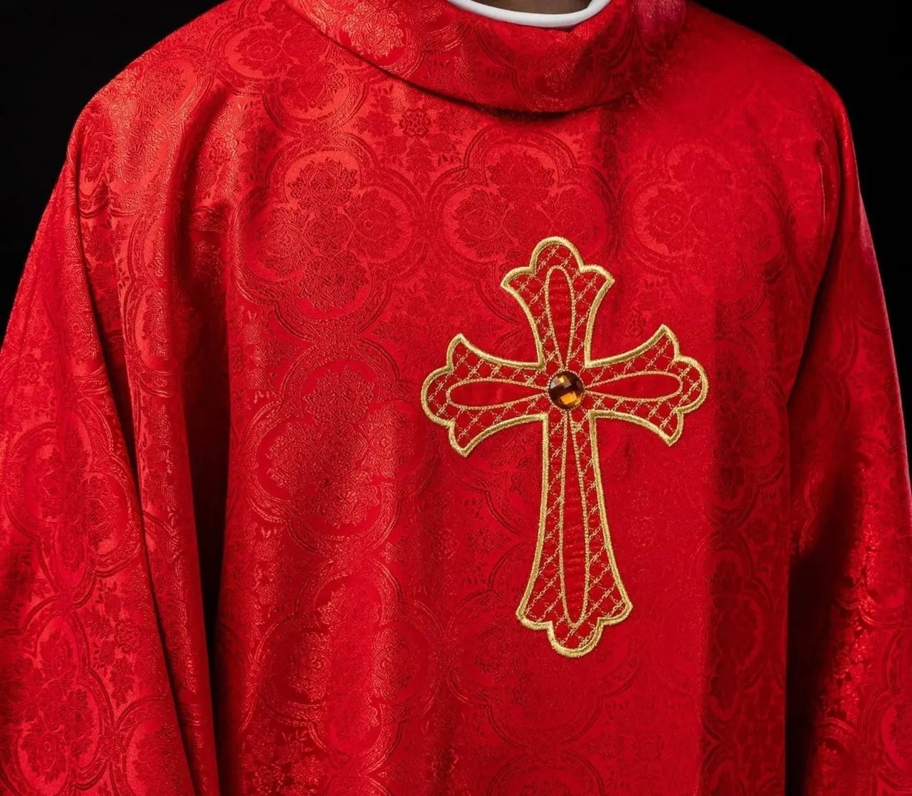 Embroidered chasuble with symbol of the cross Red