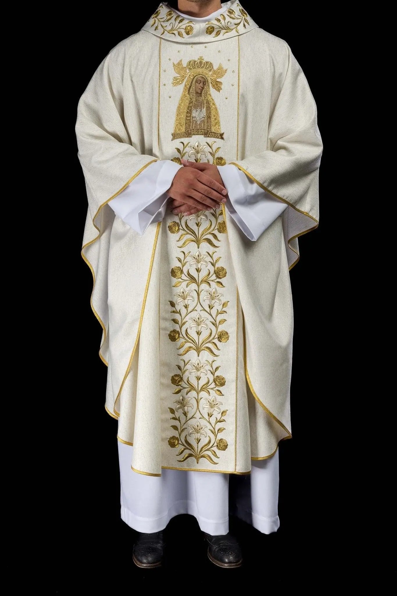 Gold embroidered chasuble with Our Lady of Lichen image