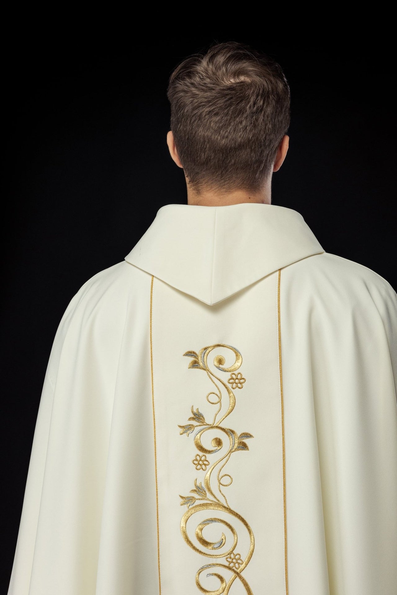 Ornat haftowany z wizerunkiem Matki Bożej Guadalupe