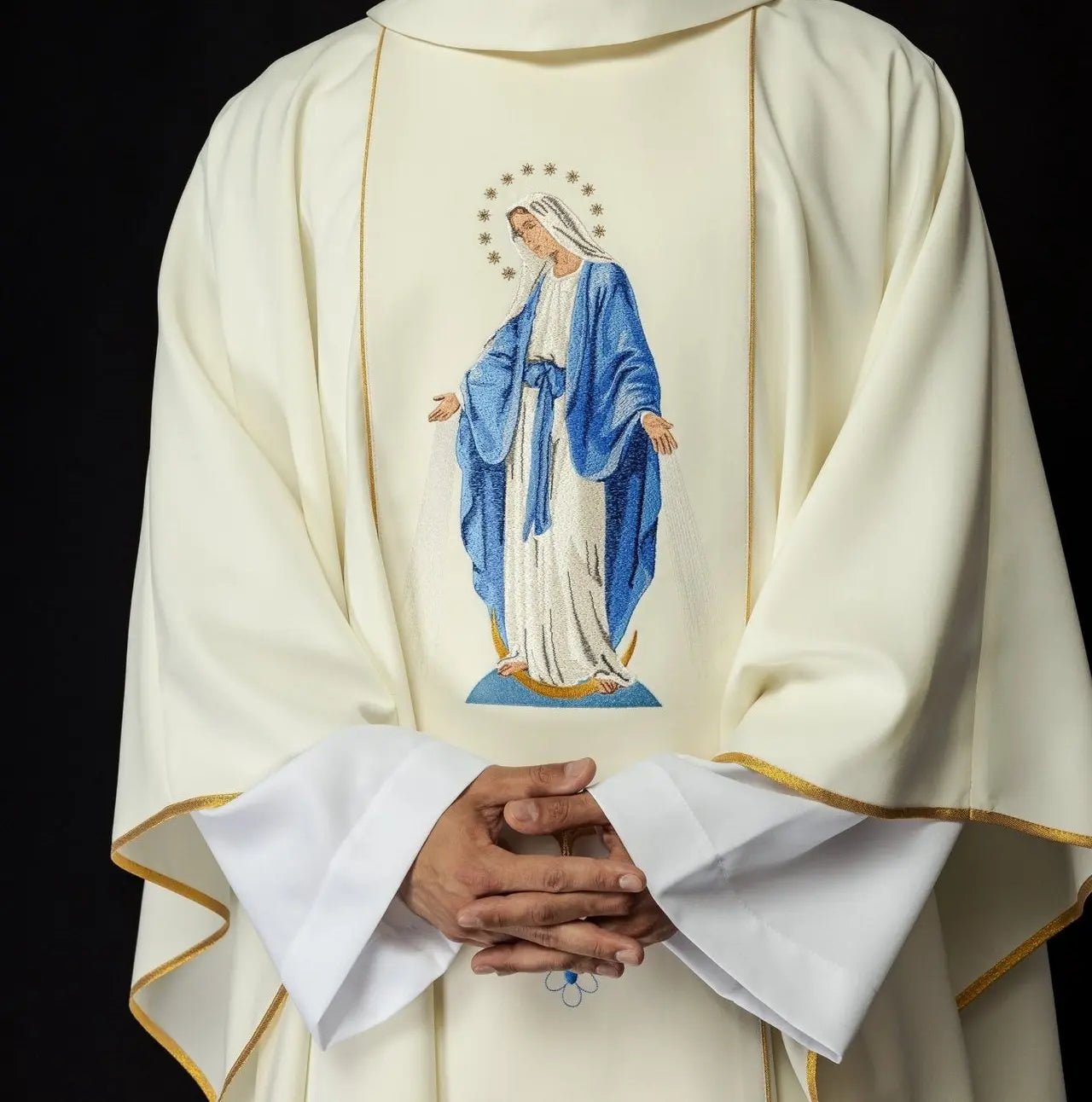 Embroidered chasuble with the image of Our Lady Immaculate