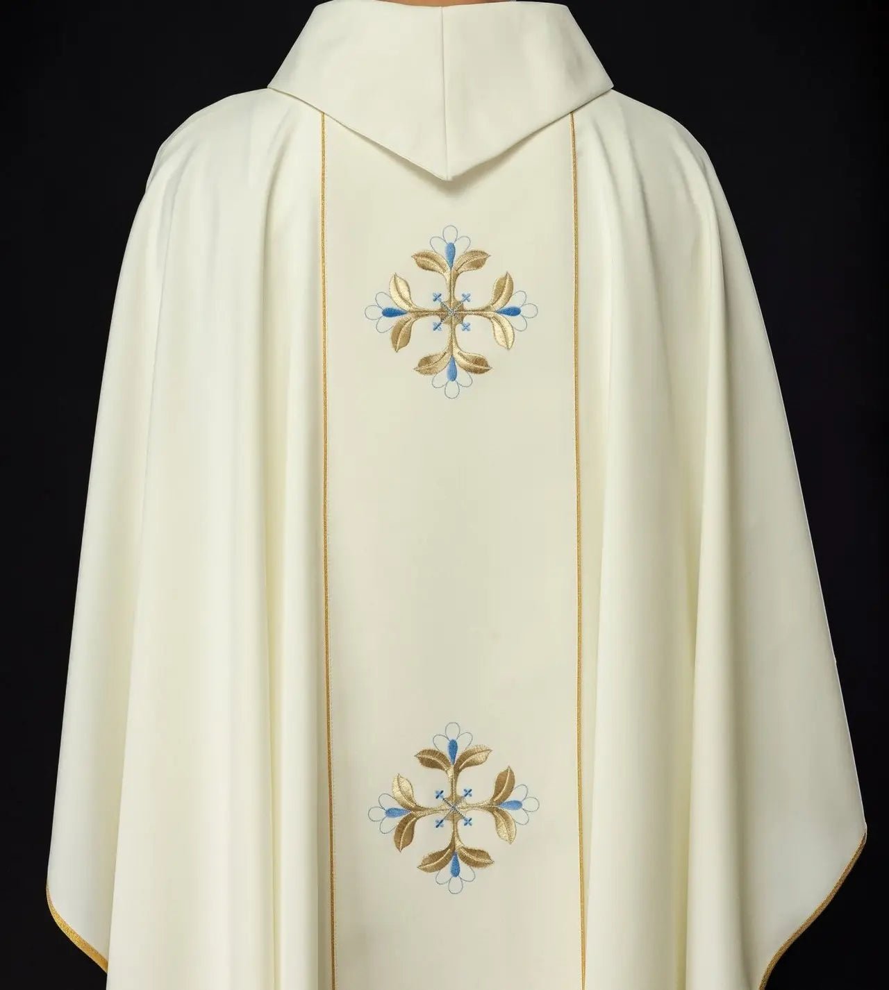 Embroidered chasuble with the image of Our Lady and Child