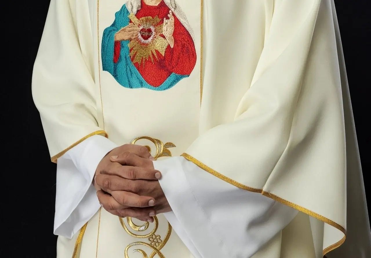 Embroidered chasuble with an image of the Heart of Mary