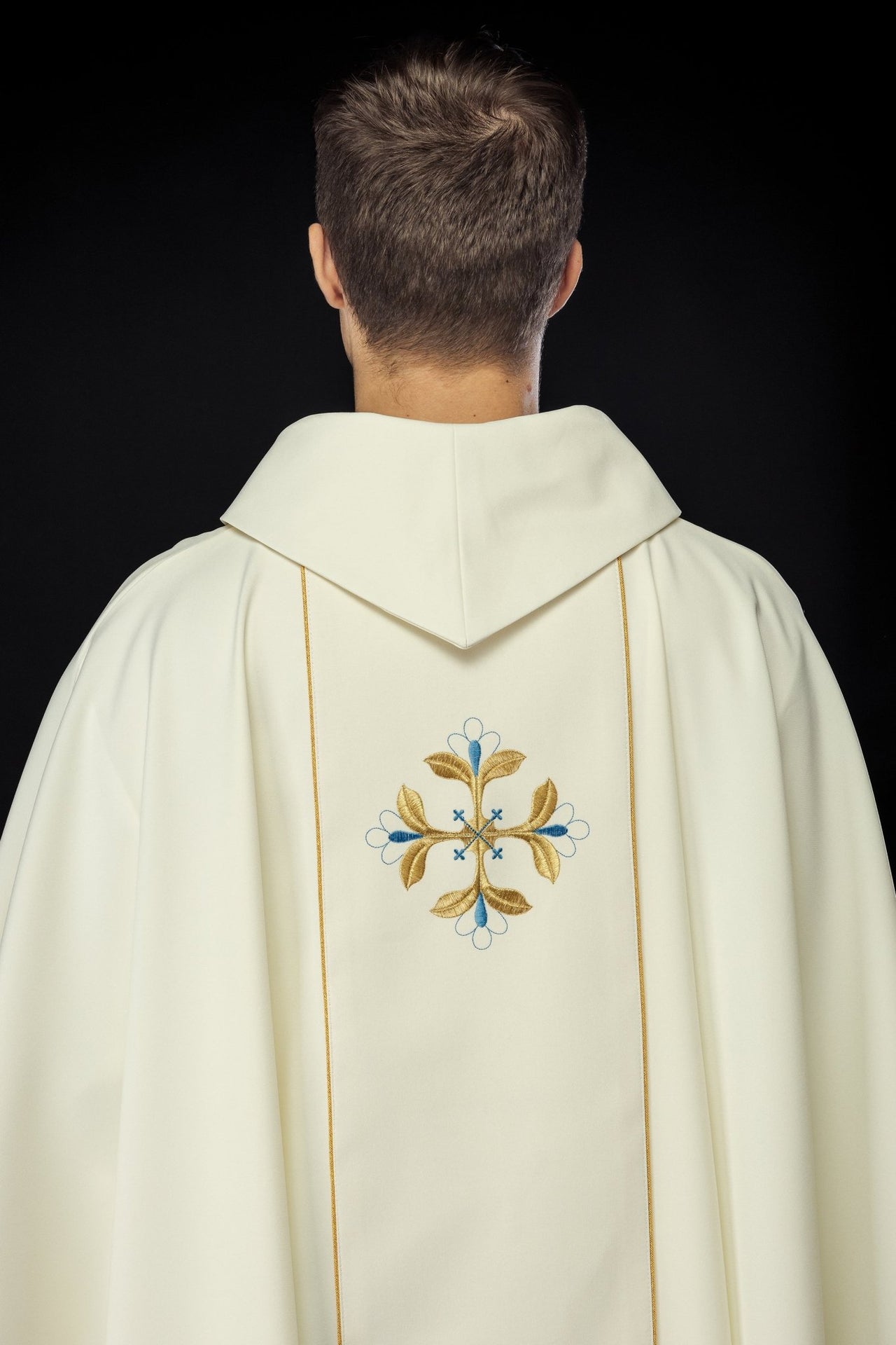 Ornat haftowany z wizerunkiem Serca Maryi