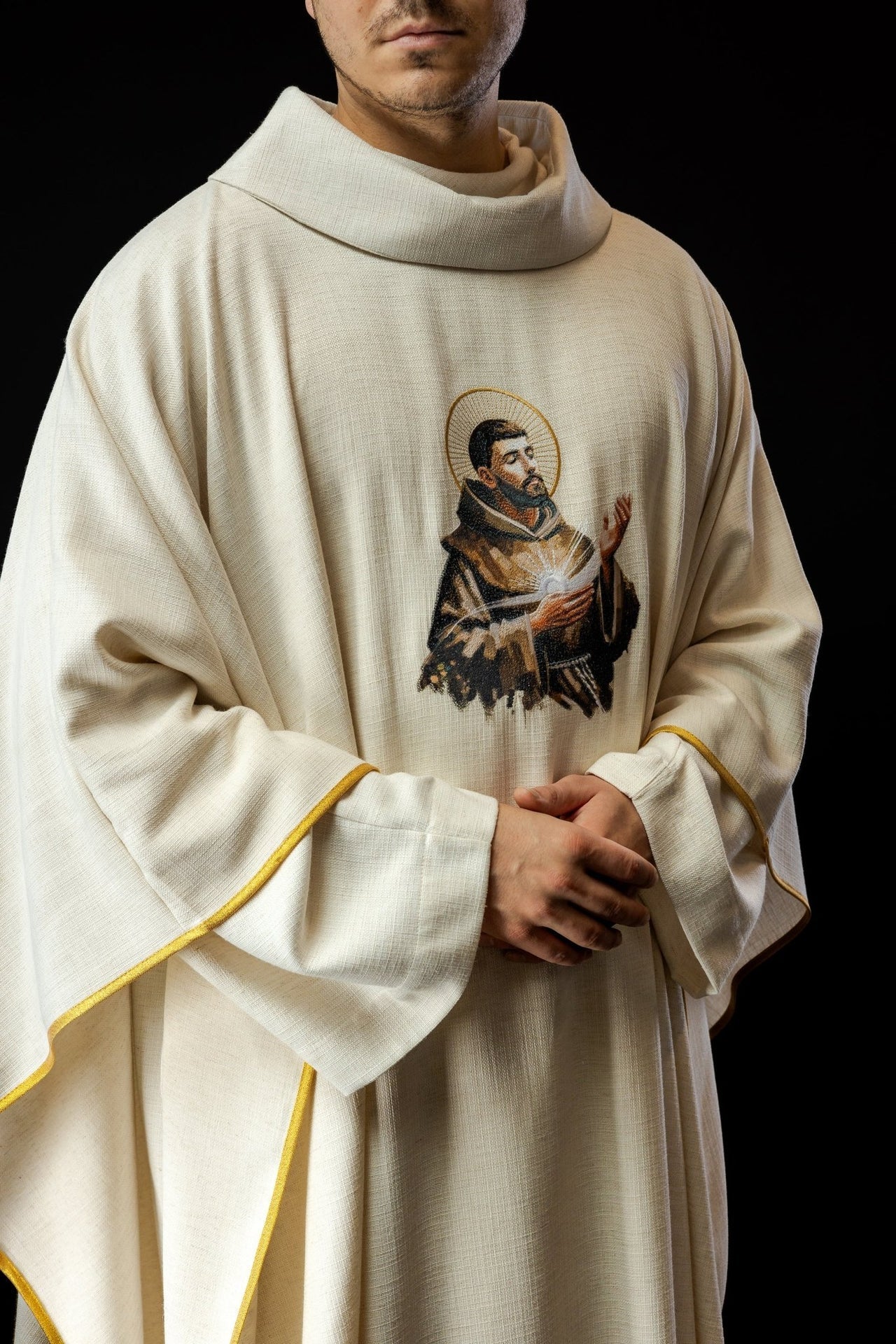 Ornat haftowany z wizerunkiem Świętego Franciszka