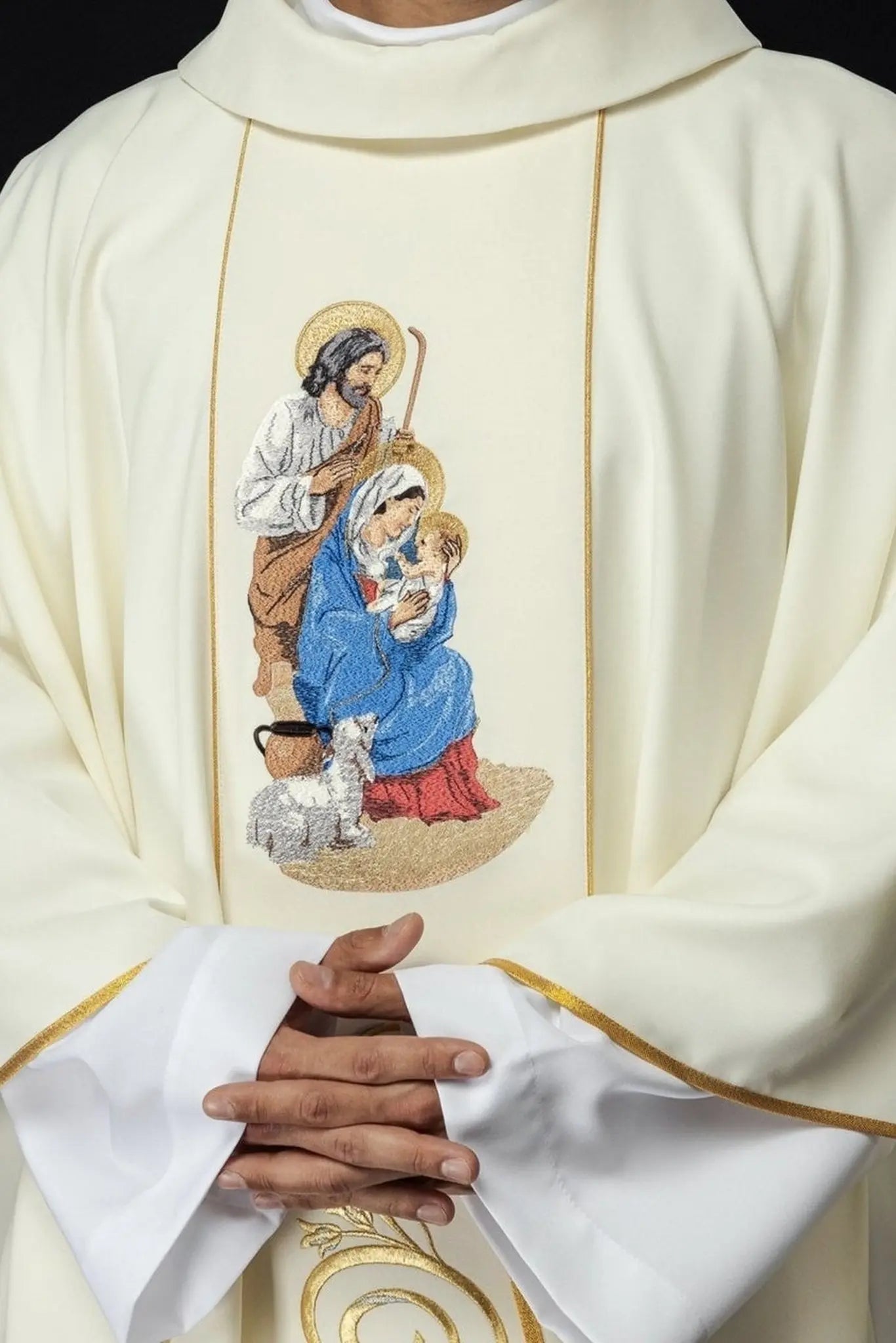 Embroidered chasuble with the image of the Holy Family for Christmas