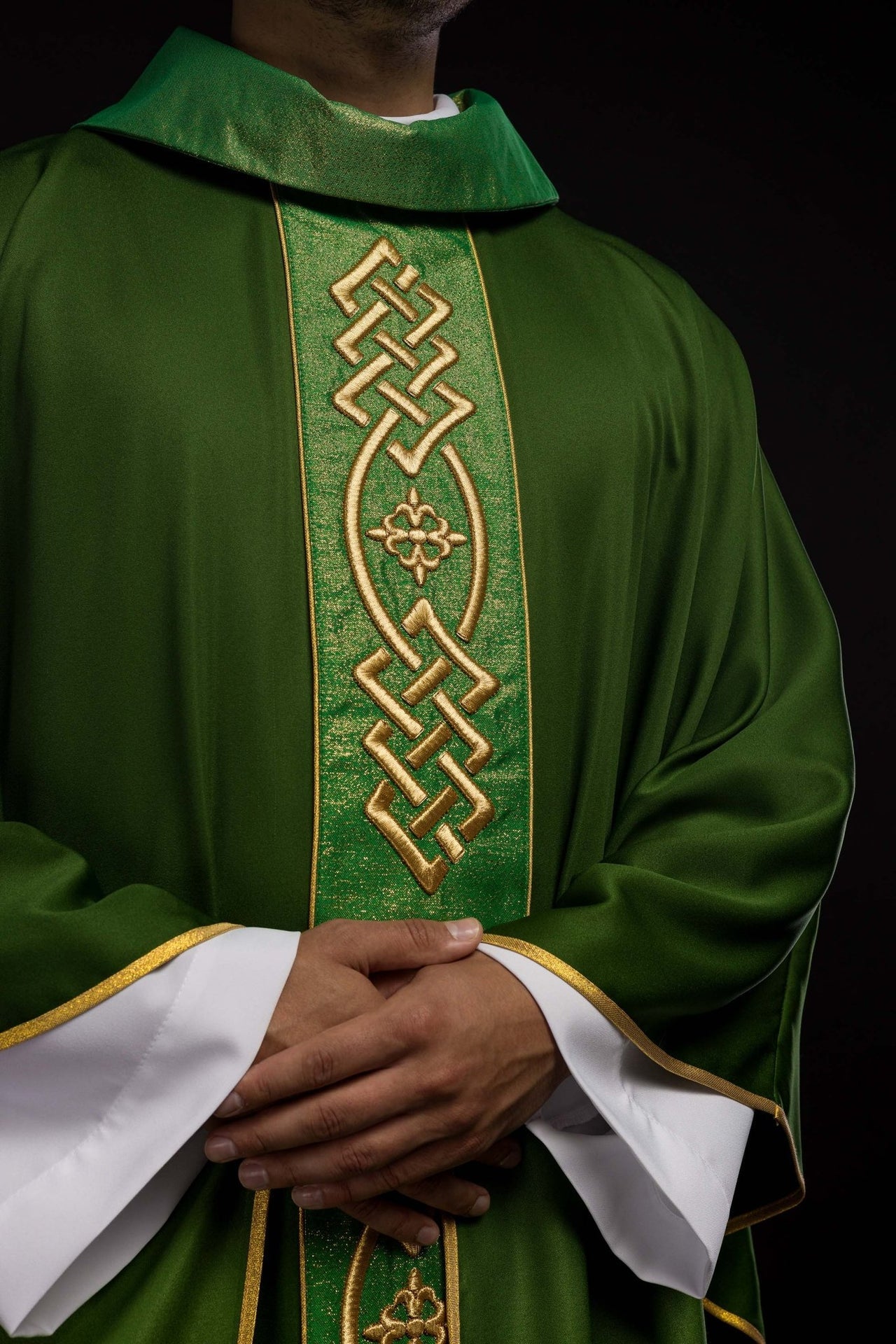Ornat haftowany Zielony Ozdobny Pas z Krzyżami