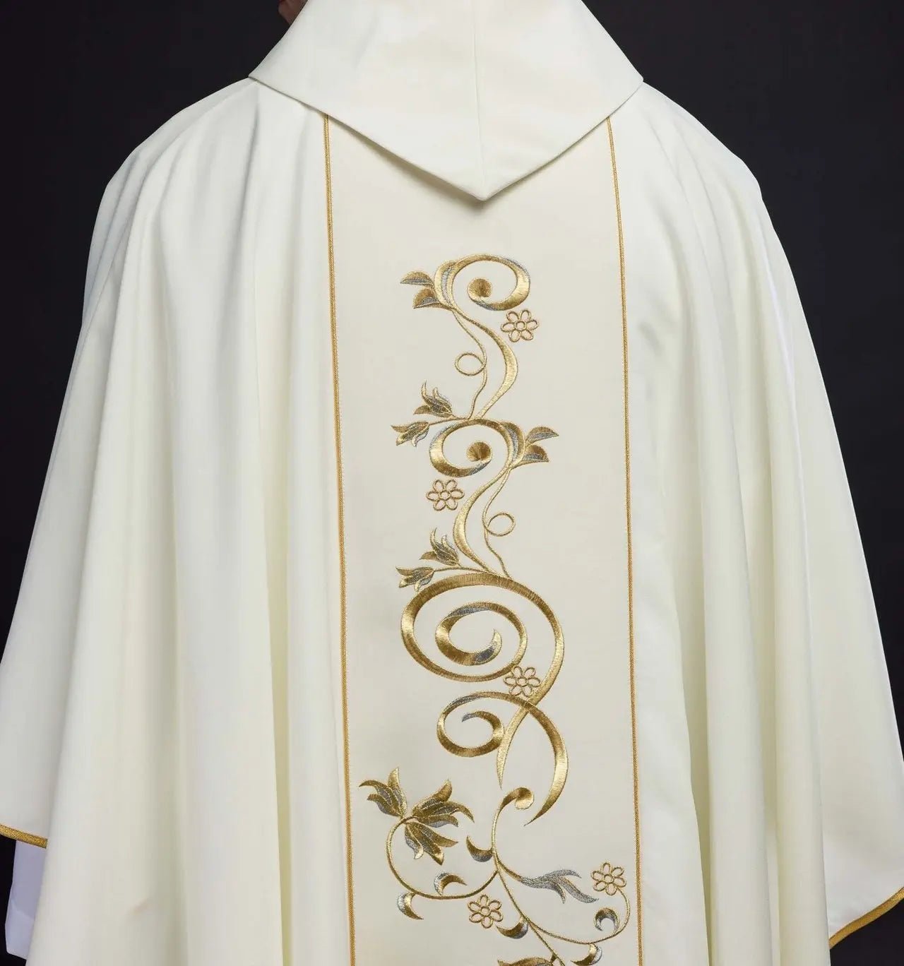 Wedding chasuble with wedding rings in ecru