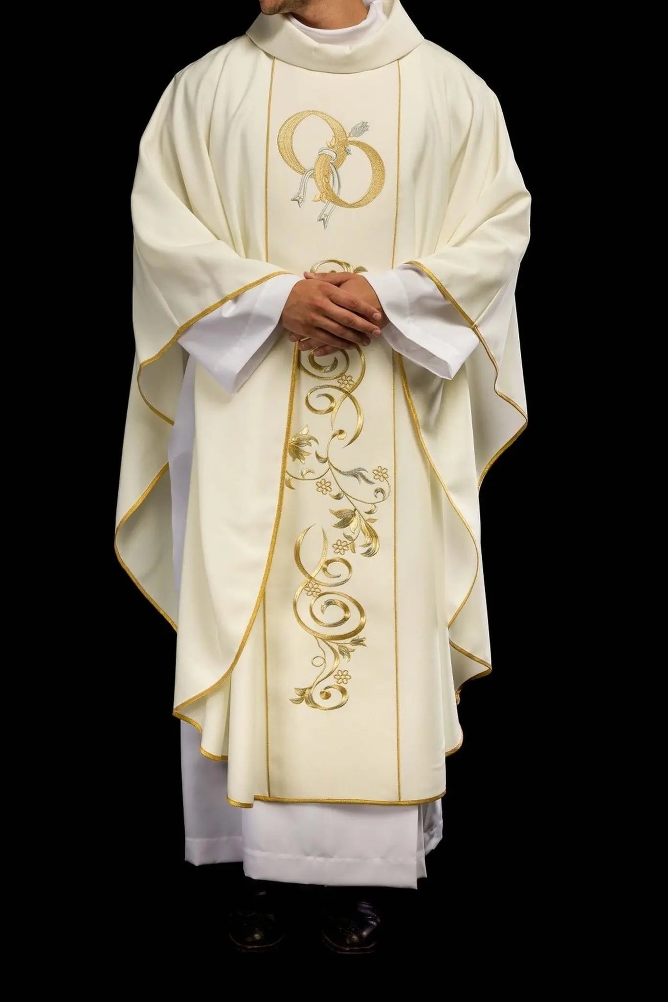 Wedding chasuble with wedding rings in ecru