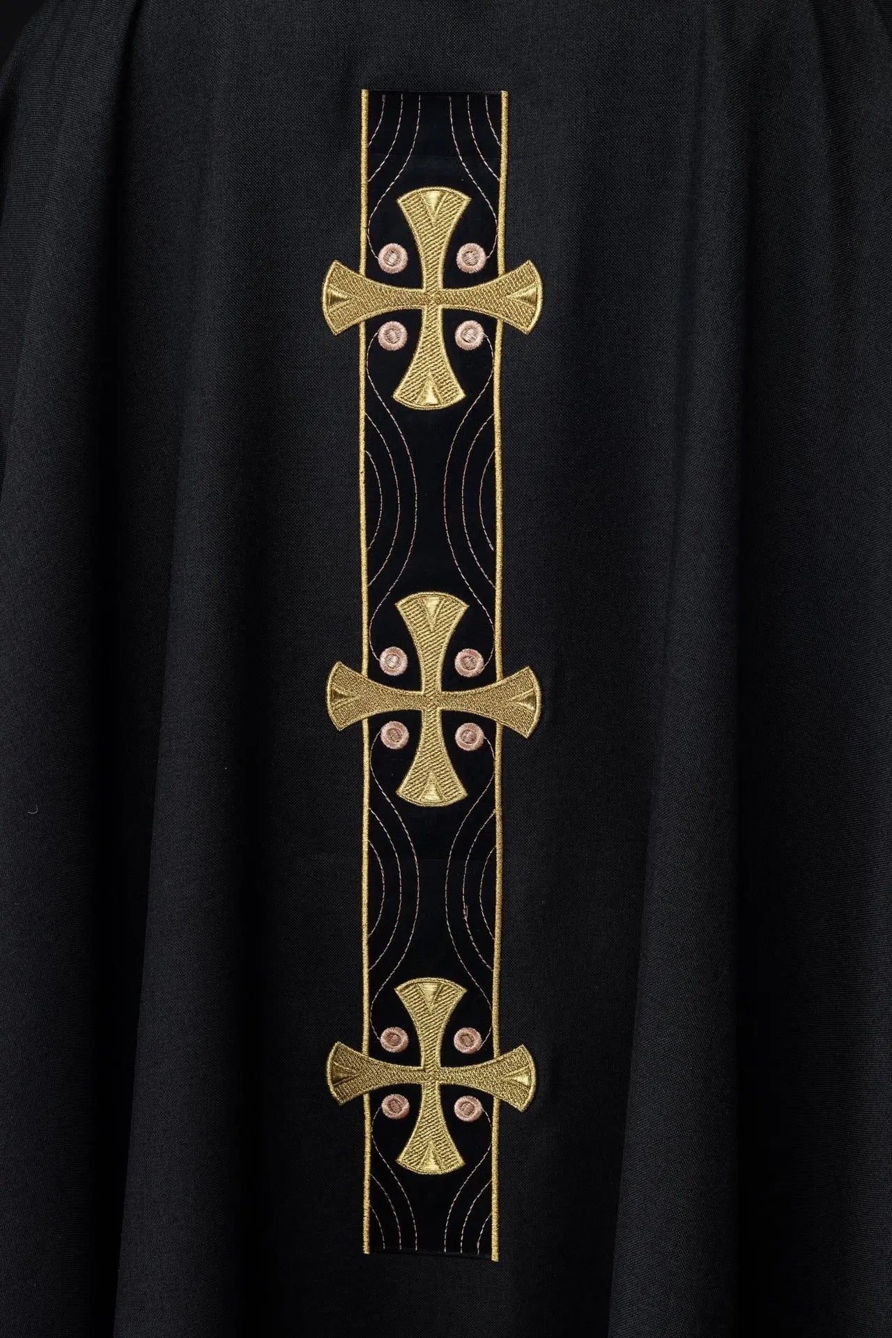 Chasuble with embroidered gold crosses and collar piping in black