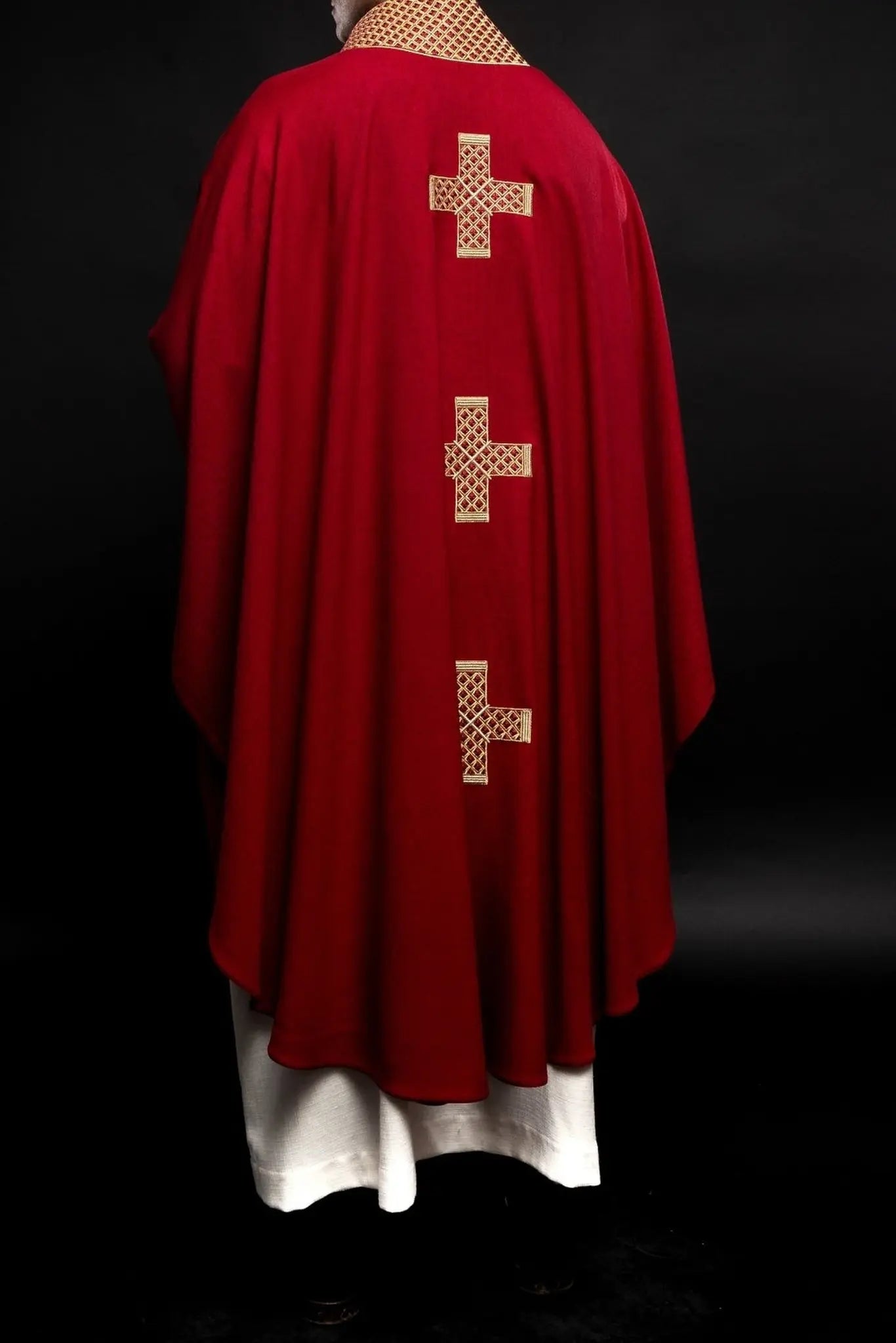 Chasuble in red with embroidered crosses and collar