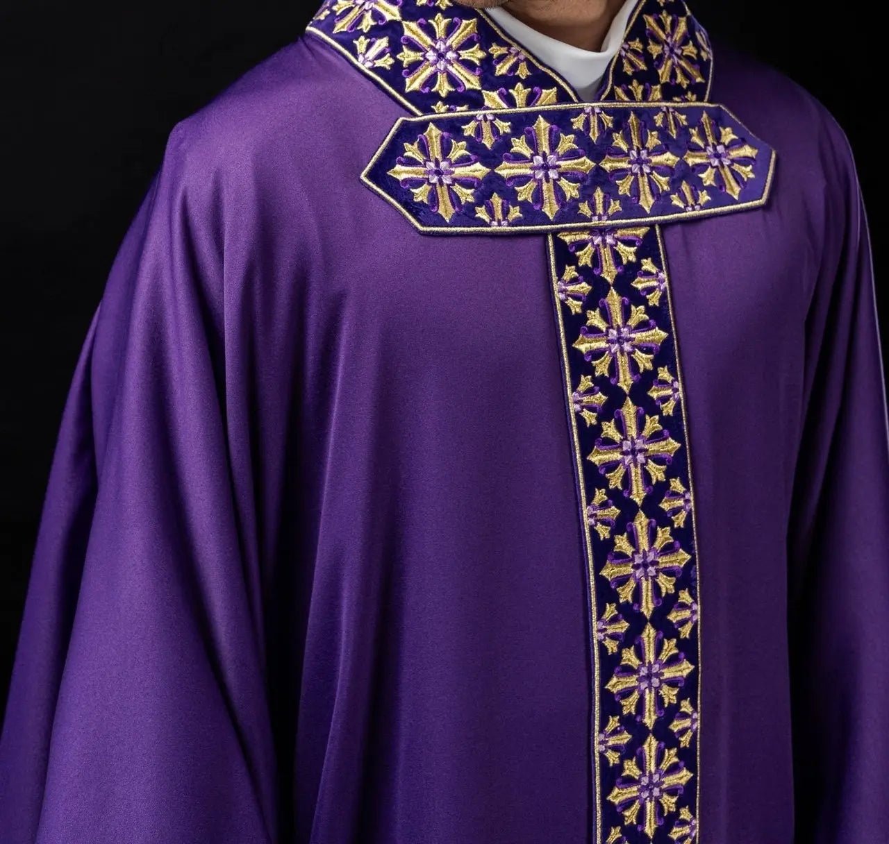 Chasuble with glittering embroidery in purple
