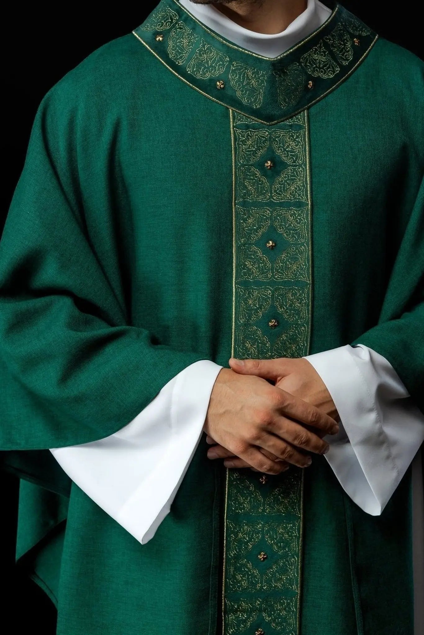 Chasuble with richly embroidered belt and collar in green