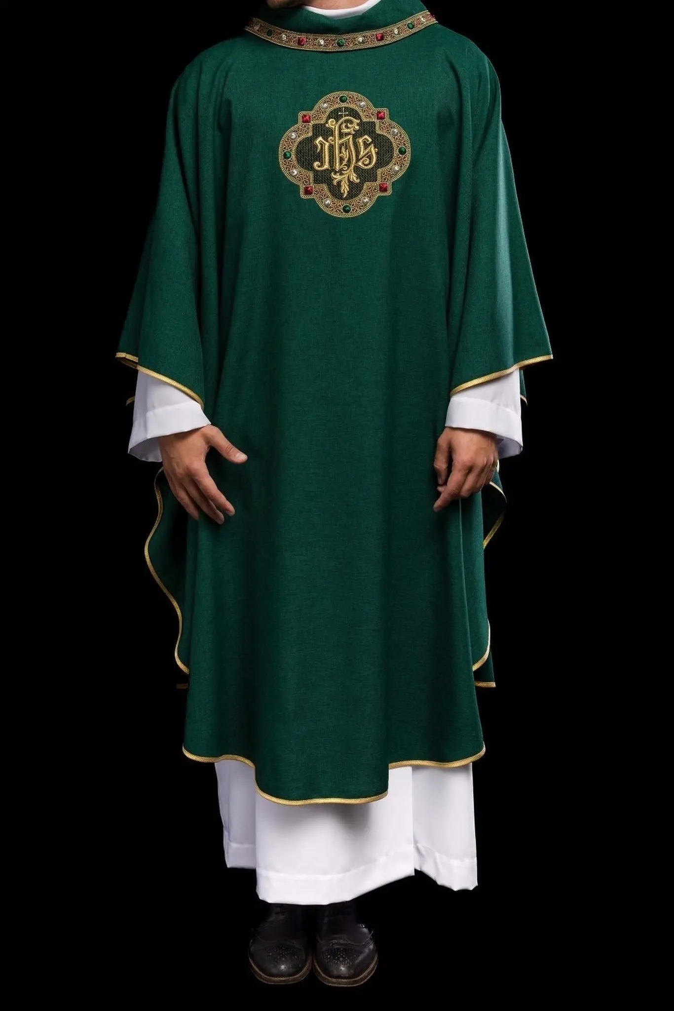 Chasuble with richly embroidered belt and piping around the IHS I collar embroidery in green