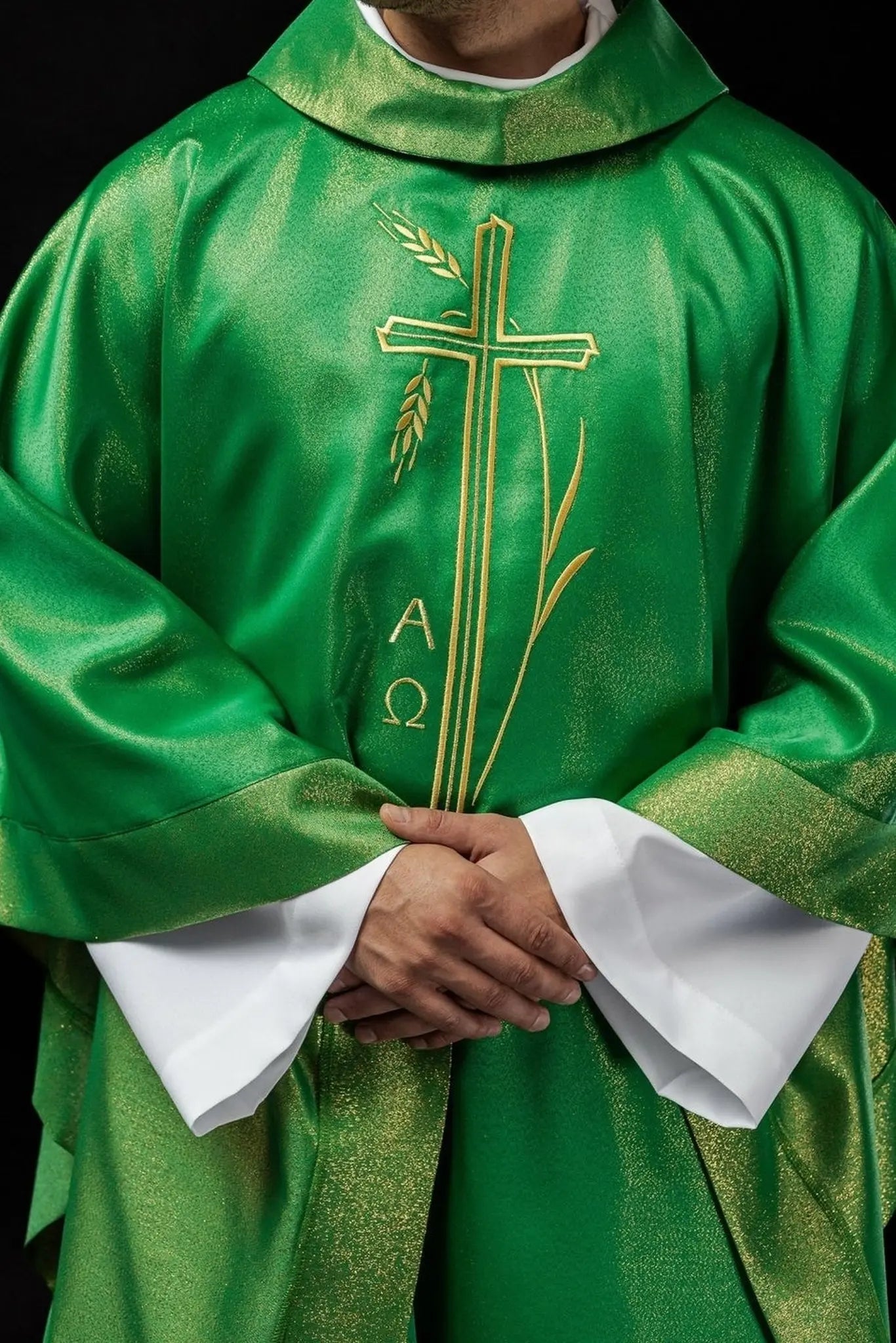 Chasuble with cross and ear motif in green color