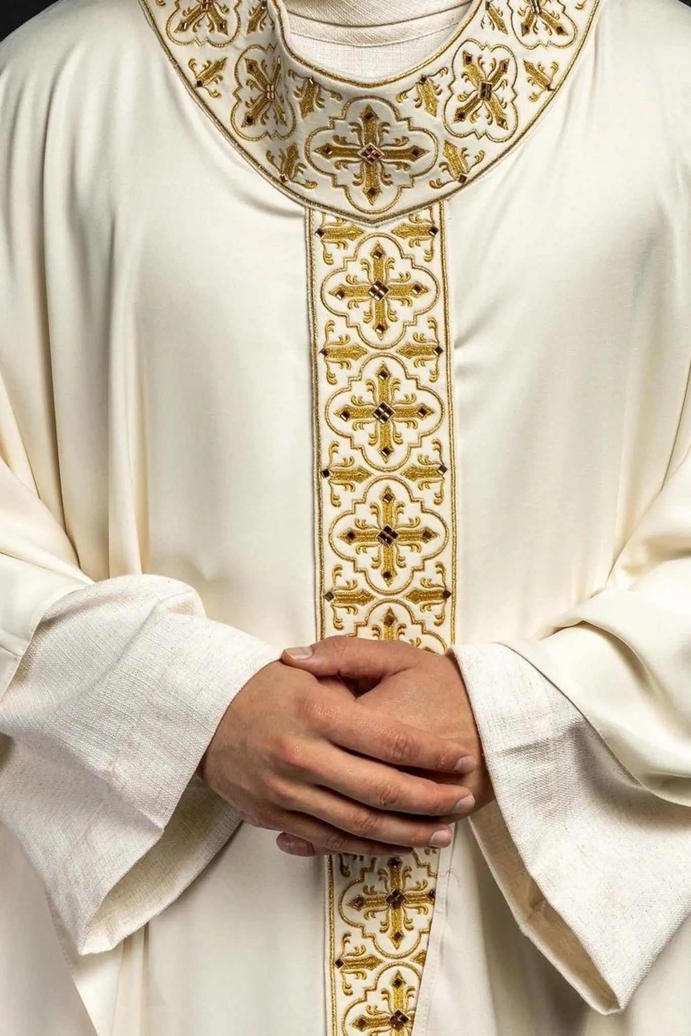 Chasuble decorated with 500 stones with a narrow band in ecru
