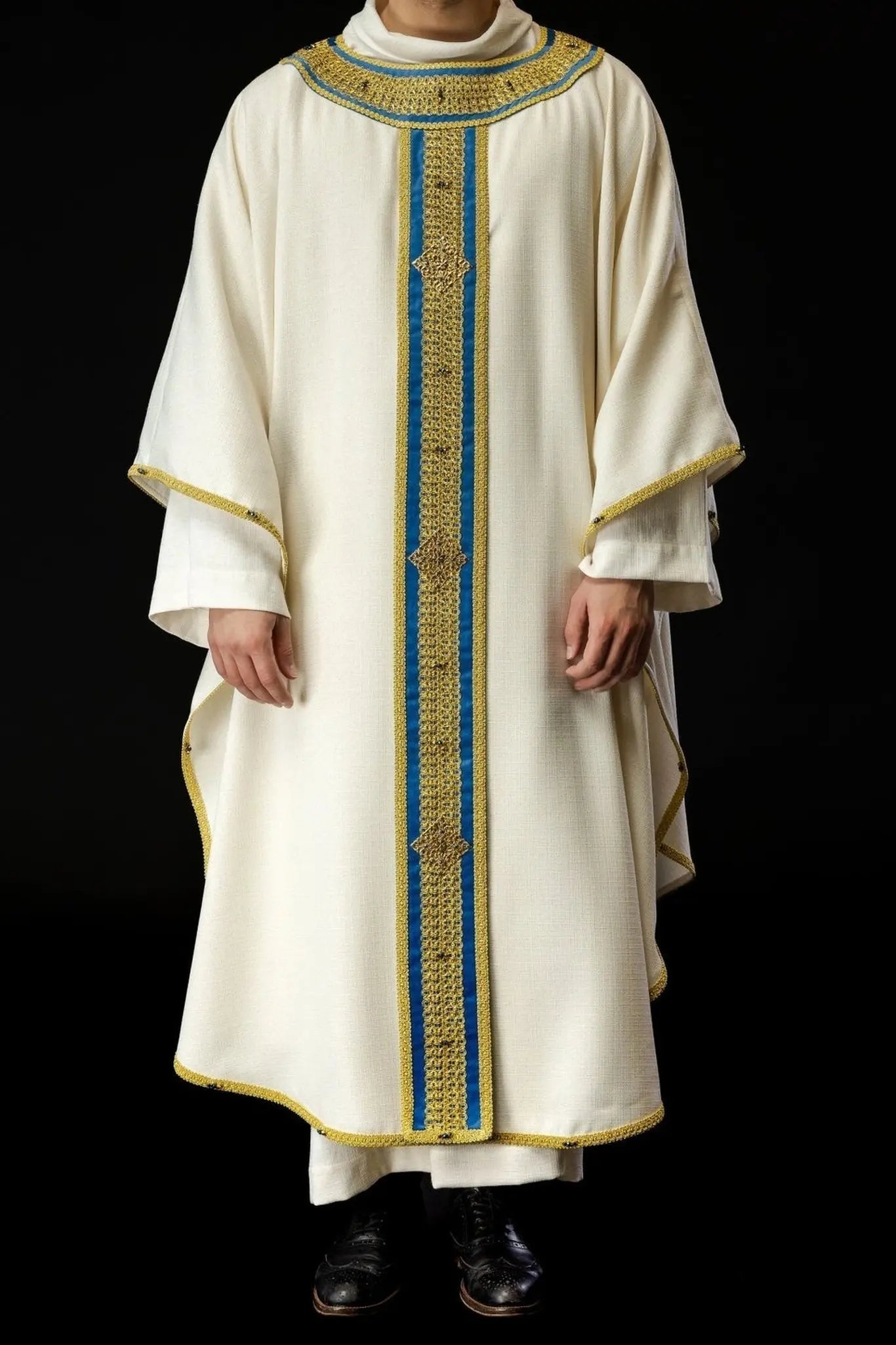 Handmade Chasuble with Natural Stones – Model 7001