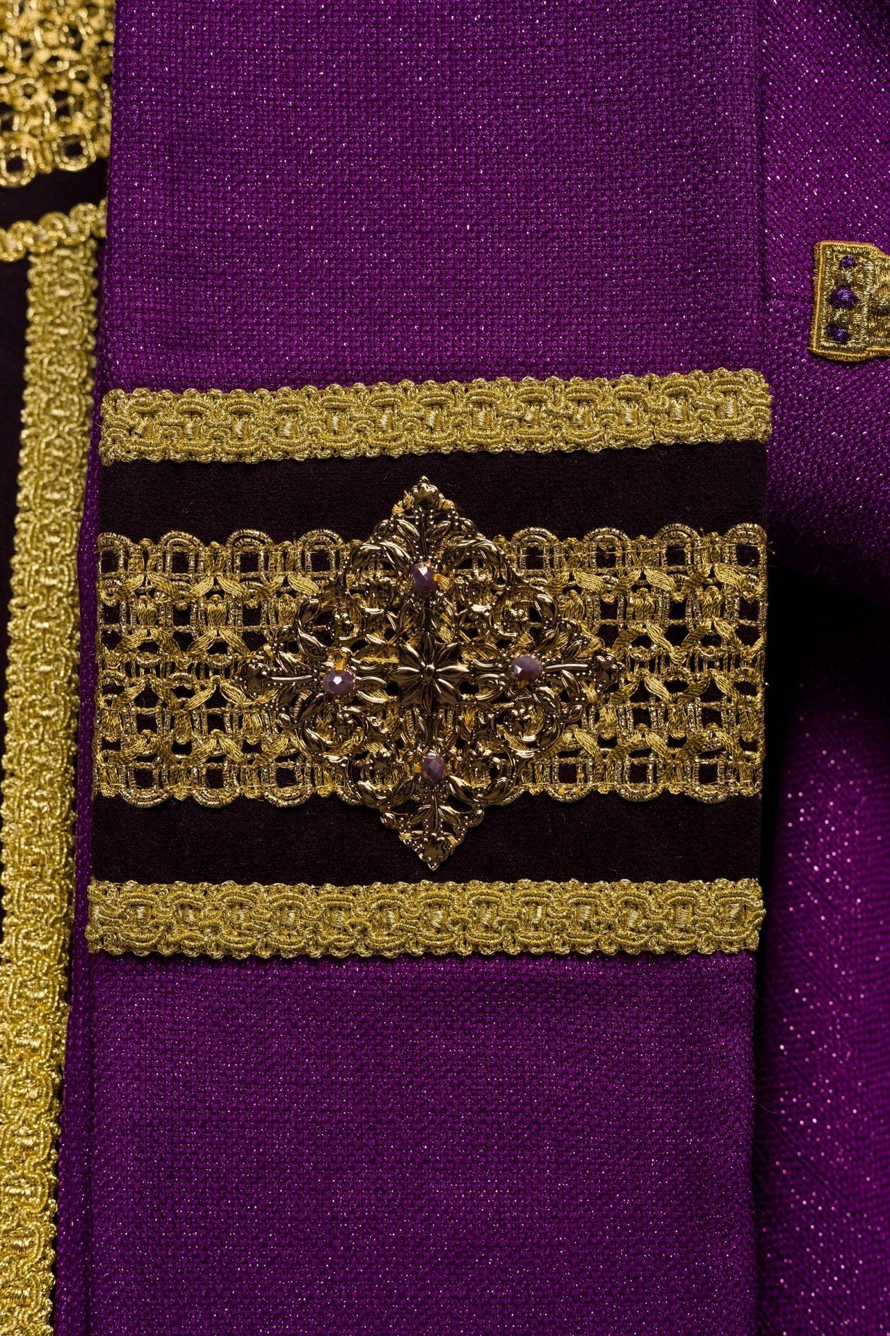 Ręcznie wykonany ornat z naturalnymi kamieniami Handmade 7001