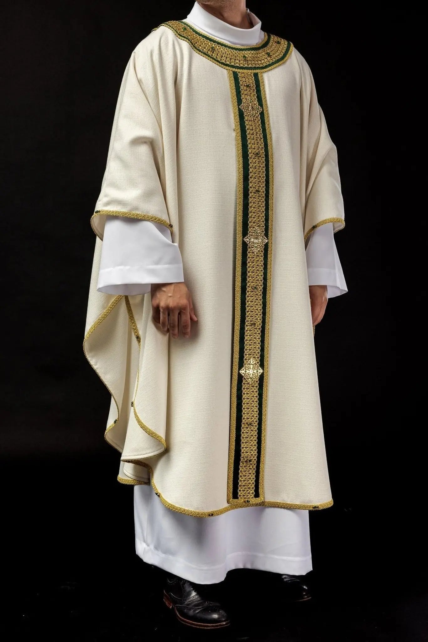 Handmade Chasuble with Natural Stones – Collection Handmade 7001