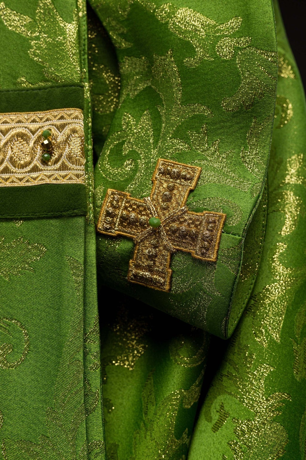 Ręcznie wykonany ornat z naturalnymi kamieniami Handmade 7003