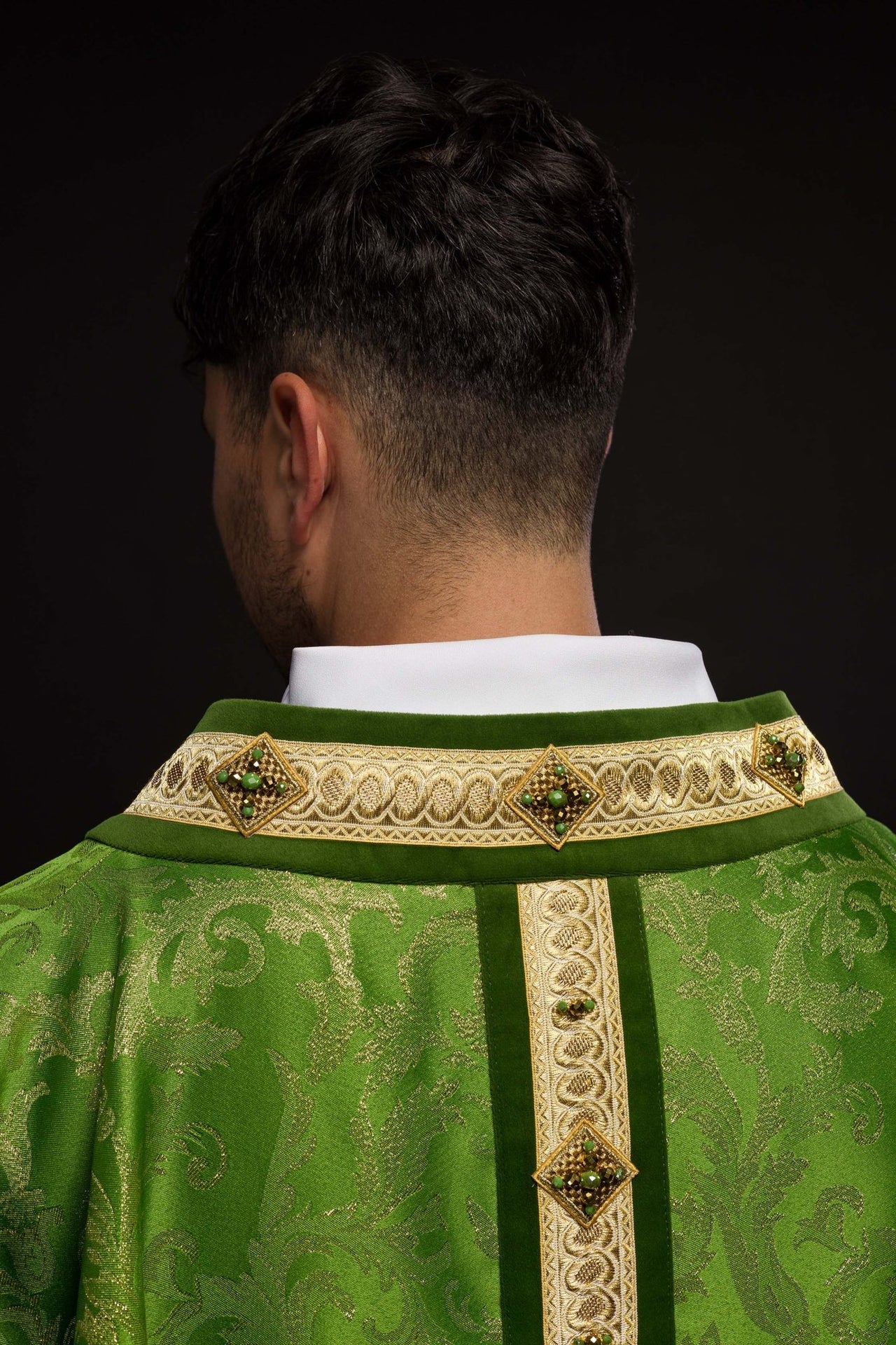 Ręcznie wykonany ornat z naturalnymi kamieniami Handmade 7003