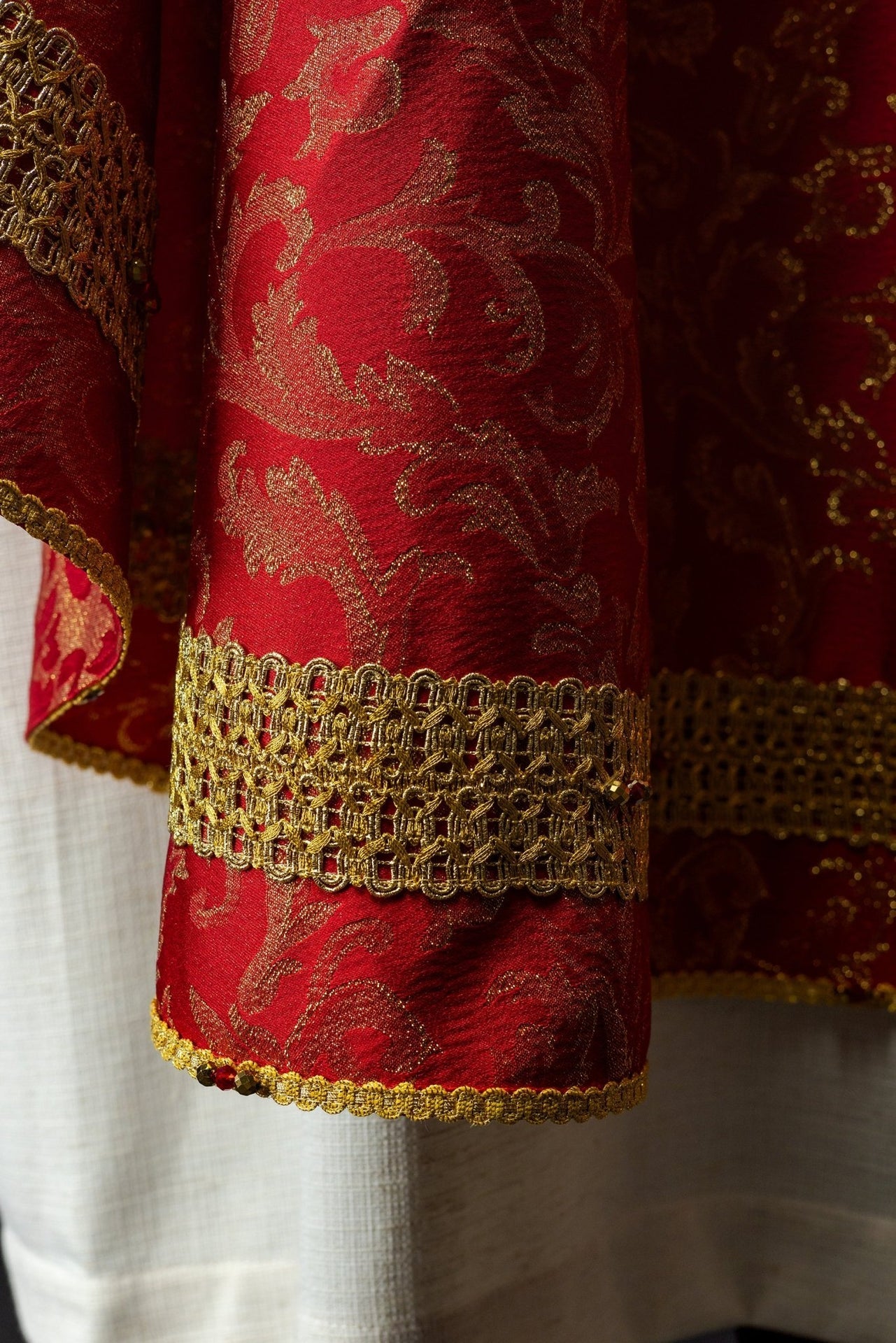 Ręcznie wykonany ornat z naturalnymi kamieniami Handmade 7010 Czerwony