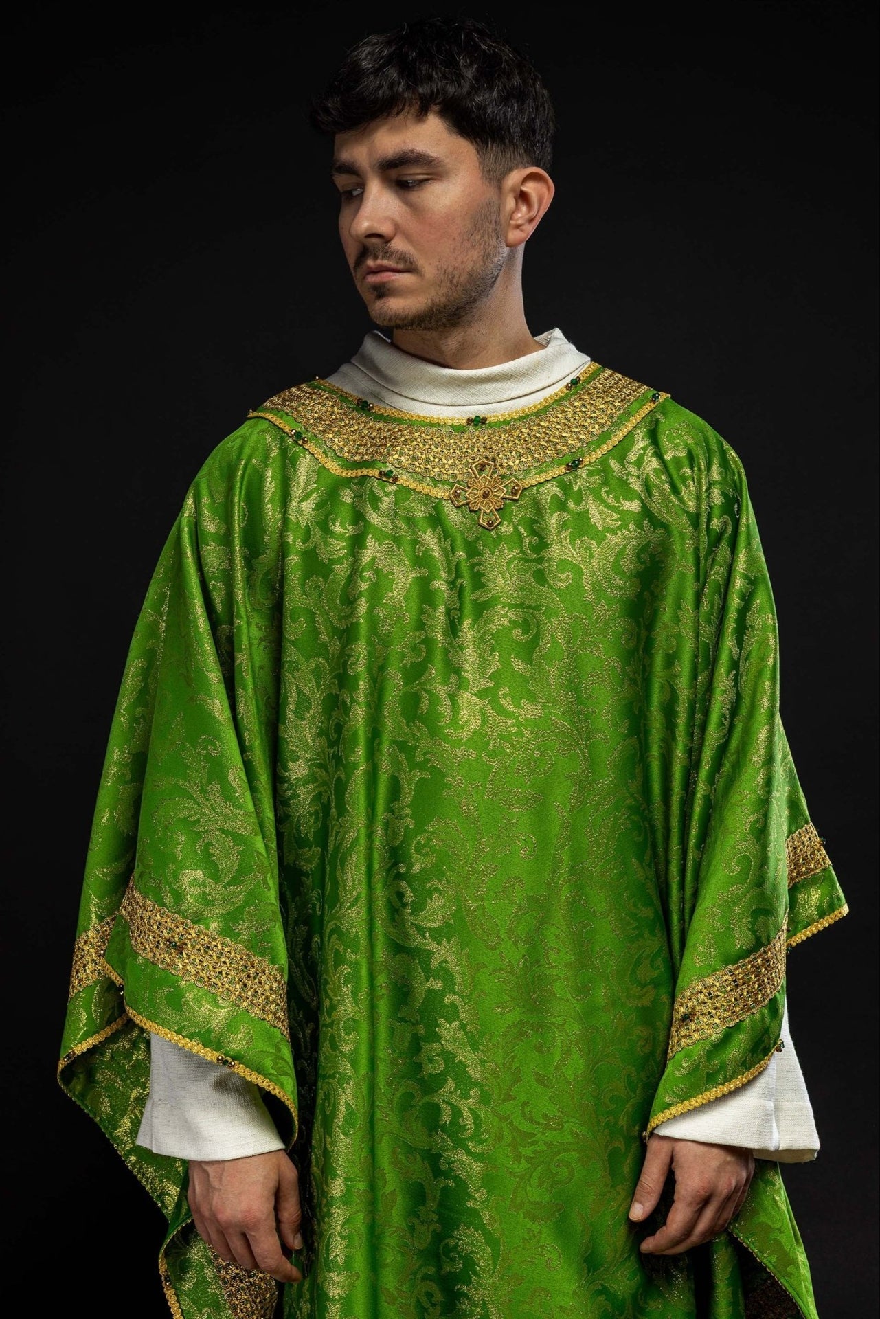 Ręcznie wykonany ornat z naturalnymi kamieniami Handmade 7010 Zielony