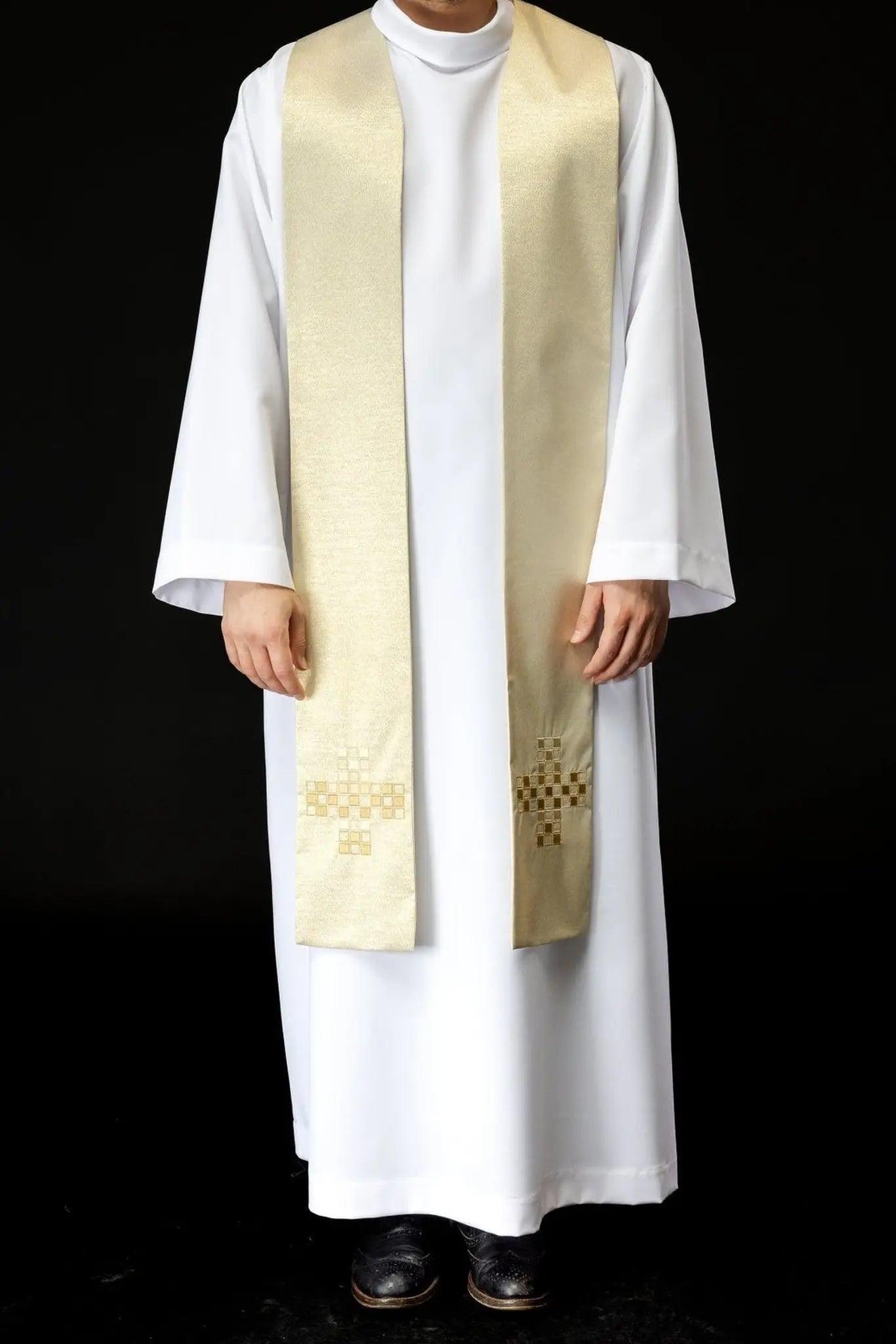 Embroidered ecru stole