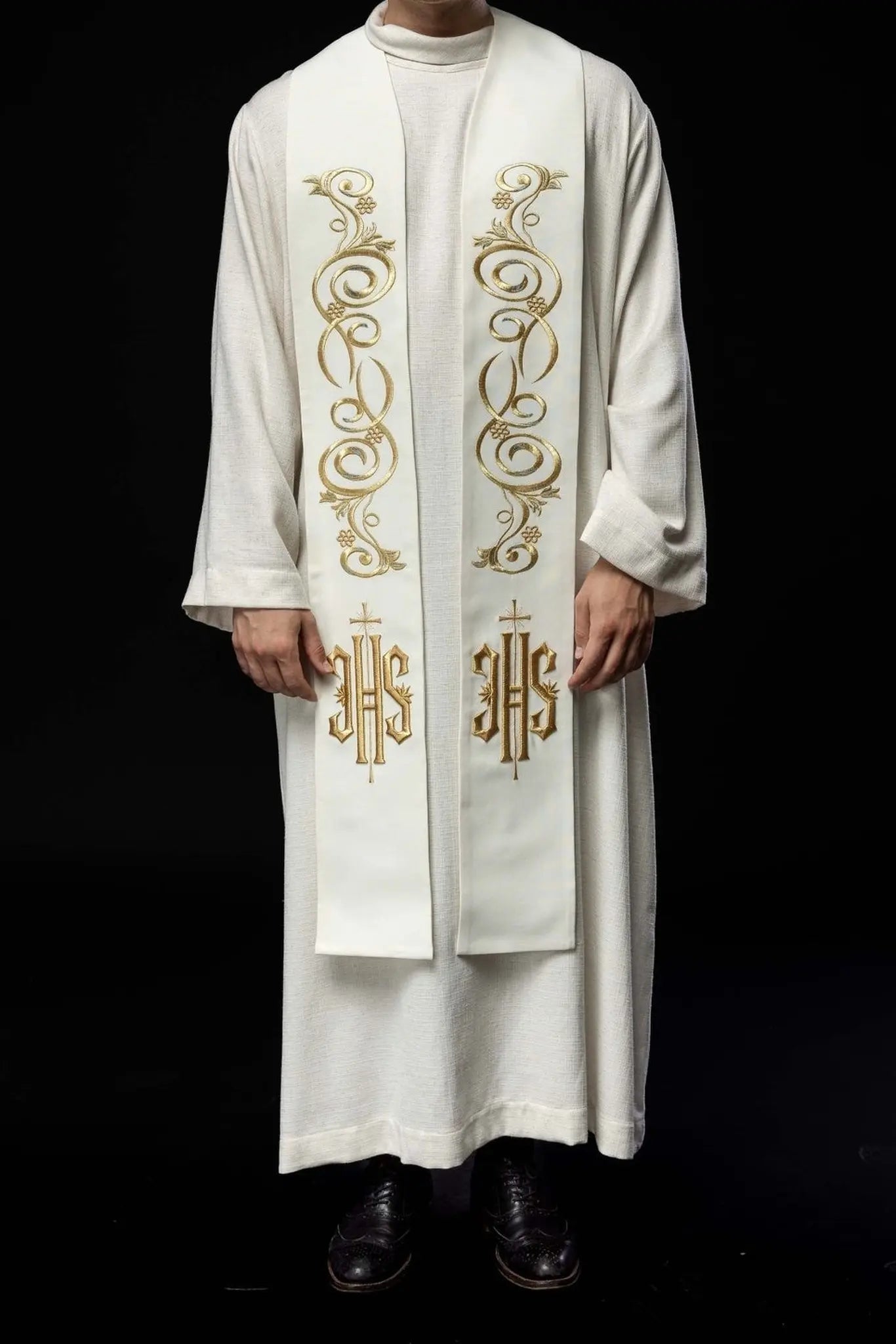 Embroidered stole IHS ecru