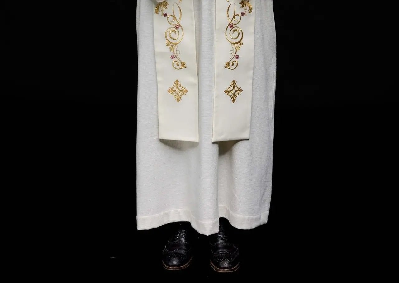 Embroidered stole IHS and chalice ecru