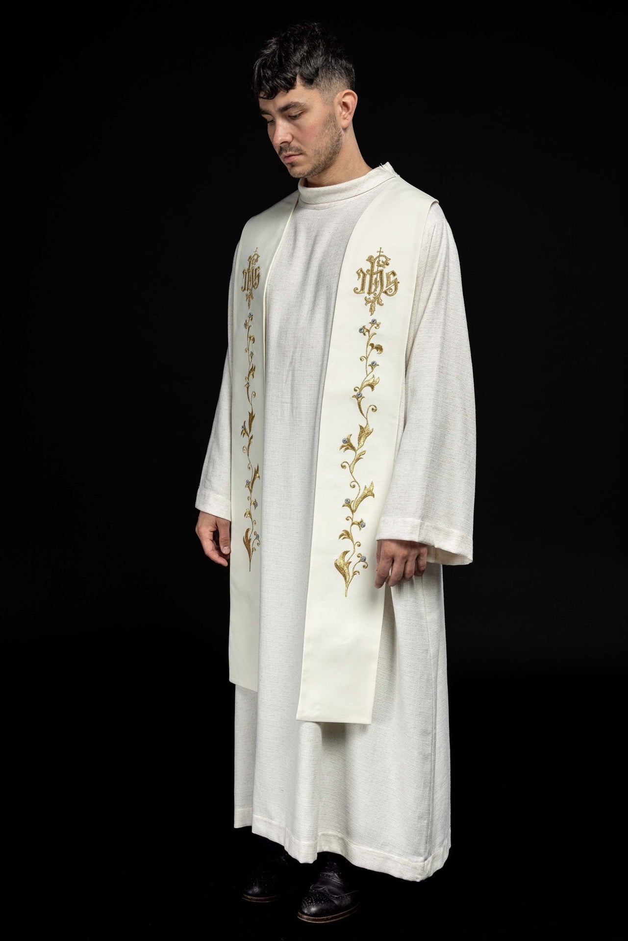 Stuła haftowana IHS na krzyżu ecru