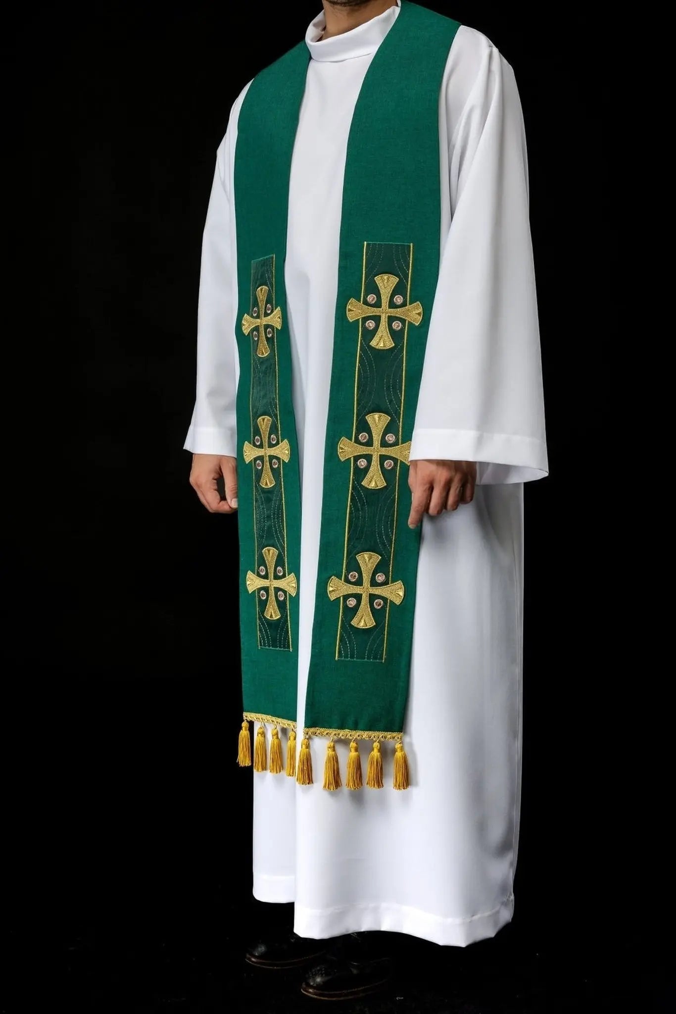 Embroidered stole with crosses green
