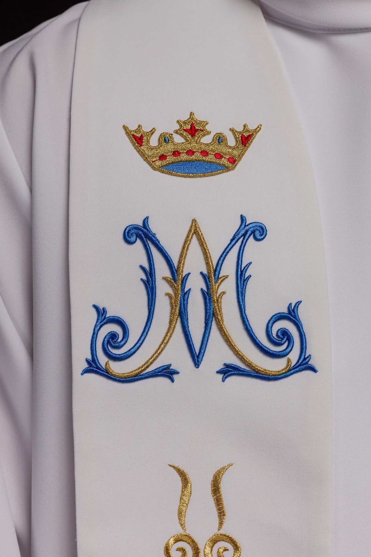 Stuła kapłańska haftowana biała Maryjna