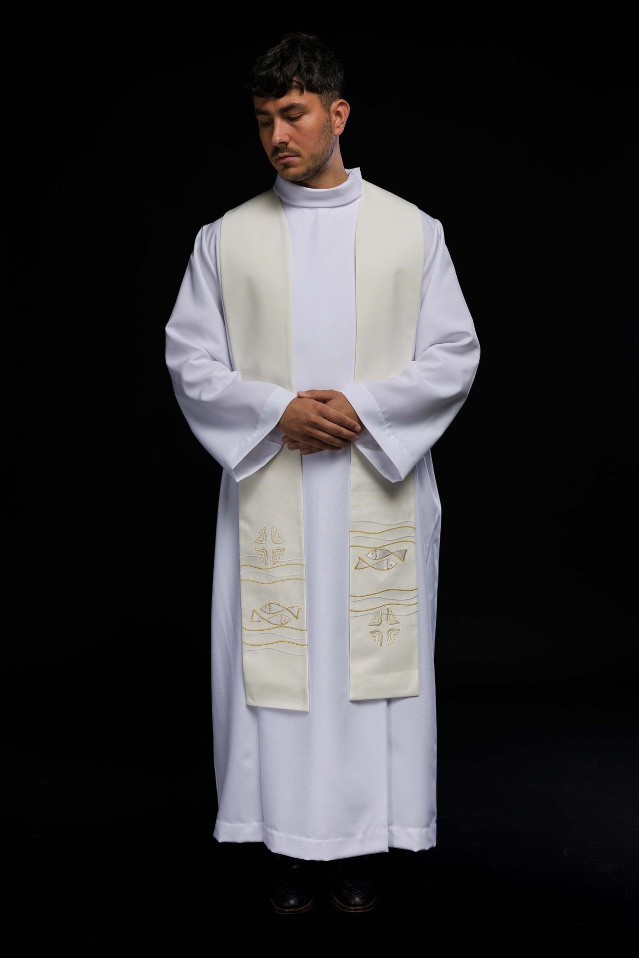 Stuła kapłańska haftowana z wzorem Ryb w kolorze ecru