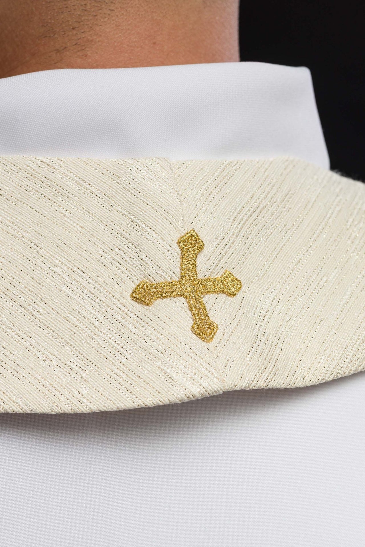 Stuła kapłańska z haftowanym IHS i kielichem eucharystycznym ecru