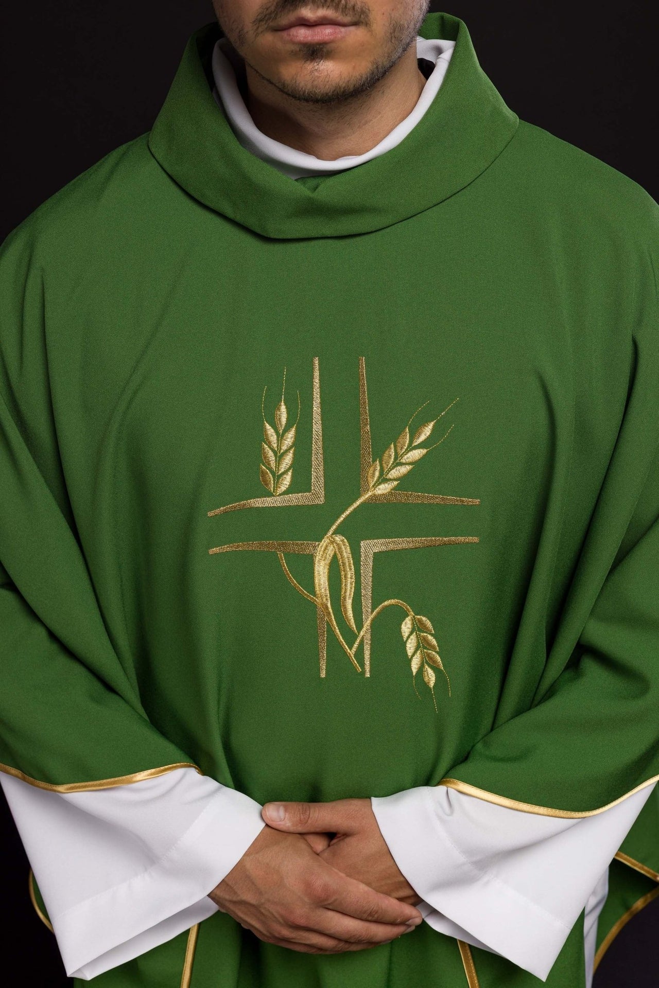 Zielony ornat z haftem Krzyża i Kłosów