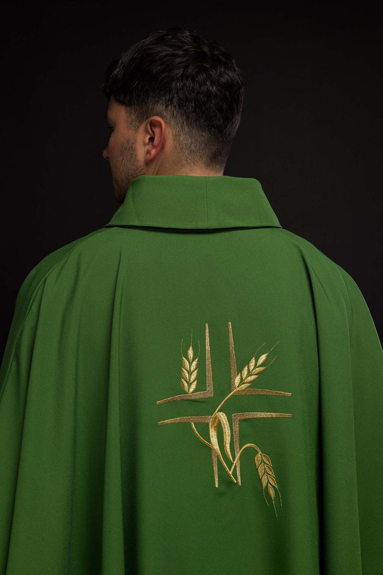 Zielony ornat z haftem Krzyża i Kłosów