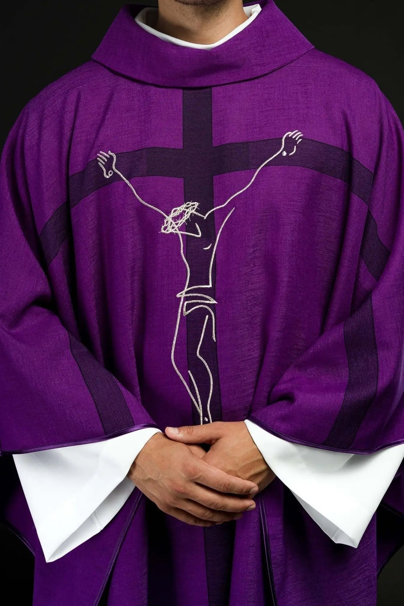 Chasuble with the motif of Jesus on the Cross in purple