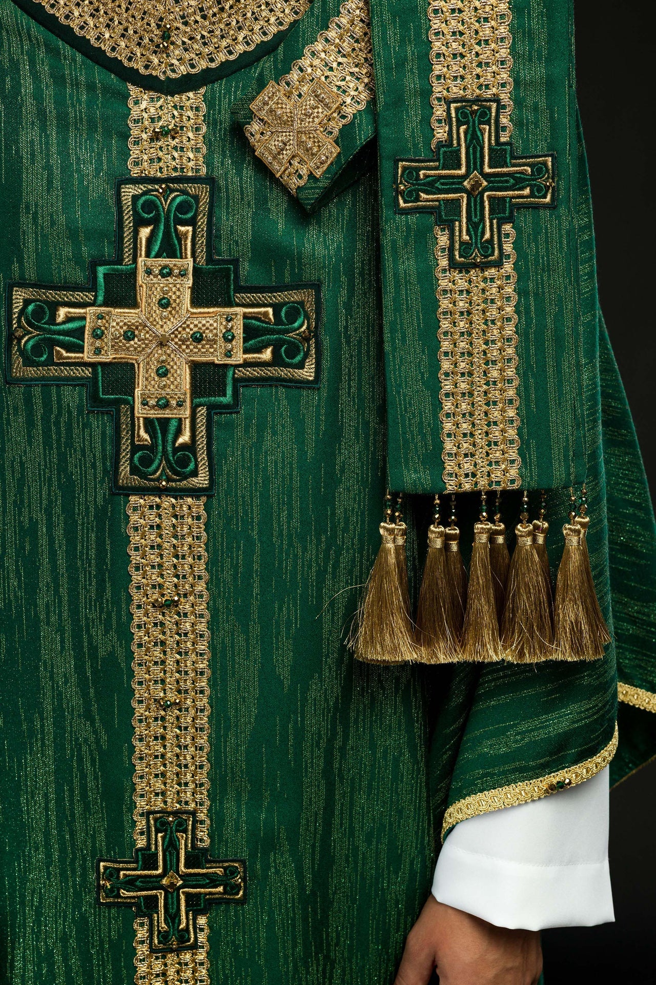 Ręcznie wykonany ornat z naturalnymi kamieniami Handmade 7015 Zielony - ORNATY.PL