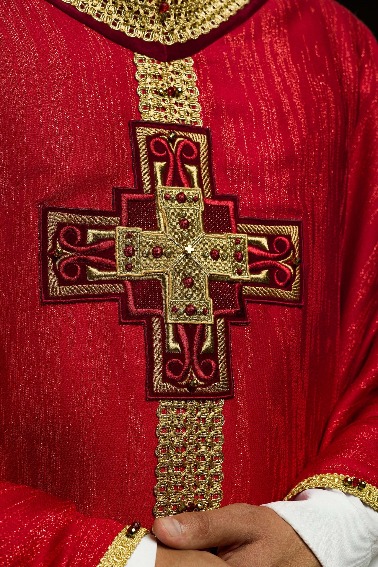 Ręcznie wykonany ornat z naturalnymi kamieniami Handmade 7015 Czerwony - ORNATY.PL