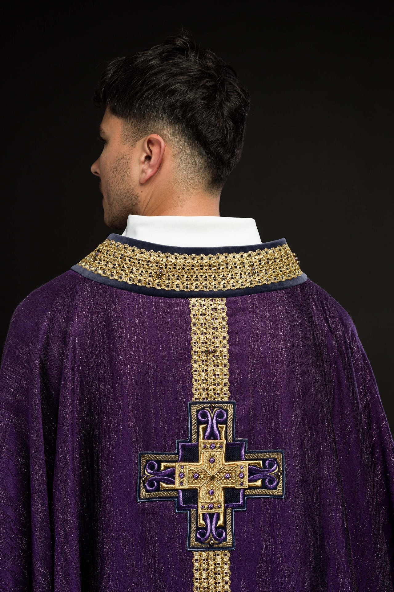 Ręcznie wykonany ornat z naturalnymi kamieniami Handmade 7015 Fioletowy - ORNATY.PL