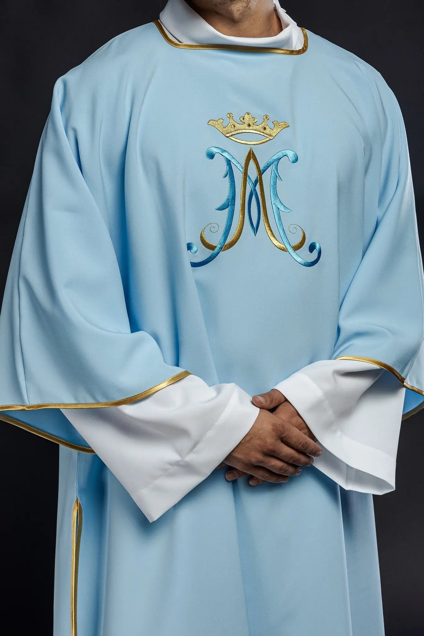Dalmatica with Marian embroidery blue