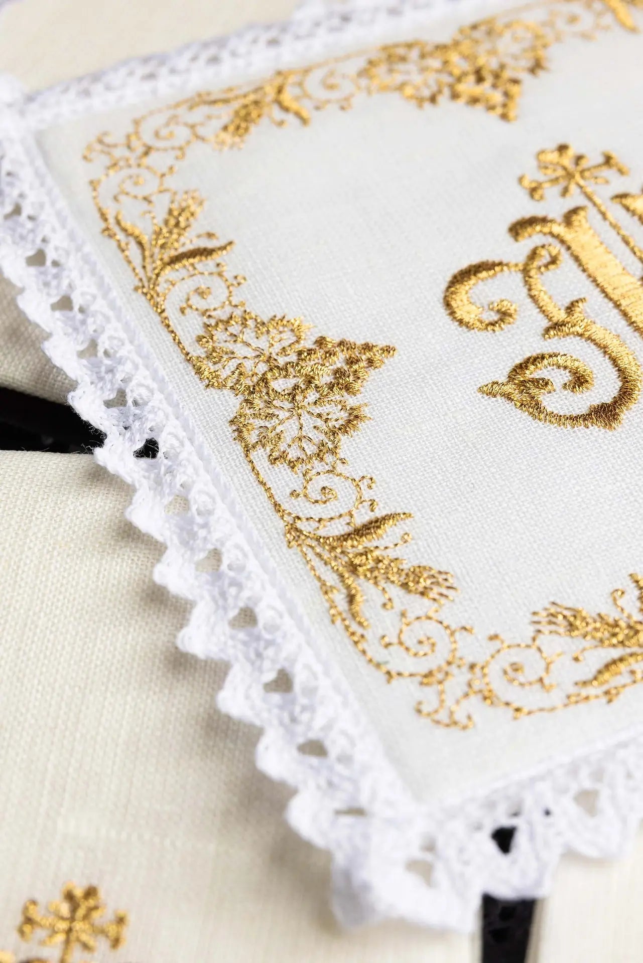 Richly decorated chalice linens set with IHS