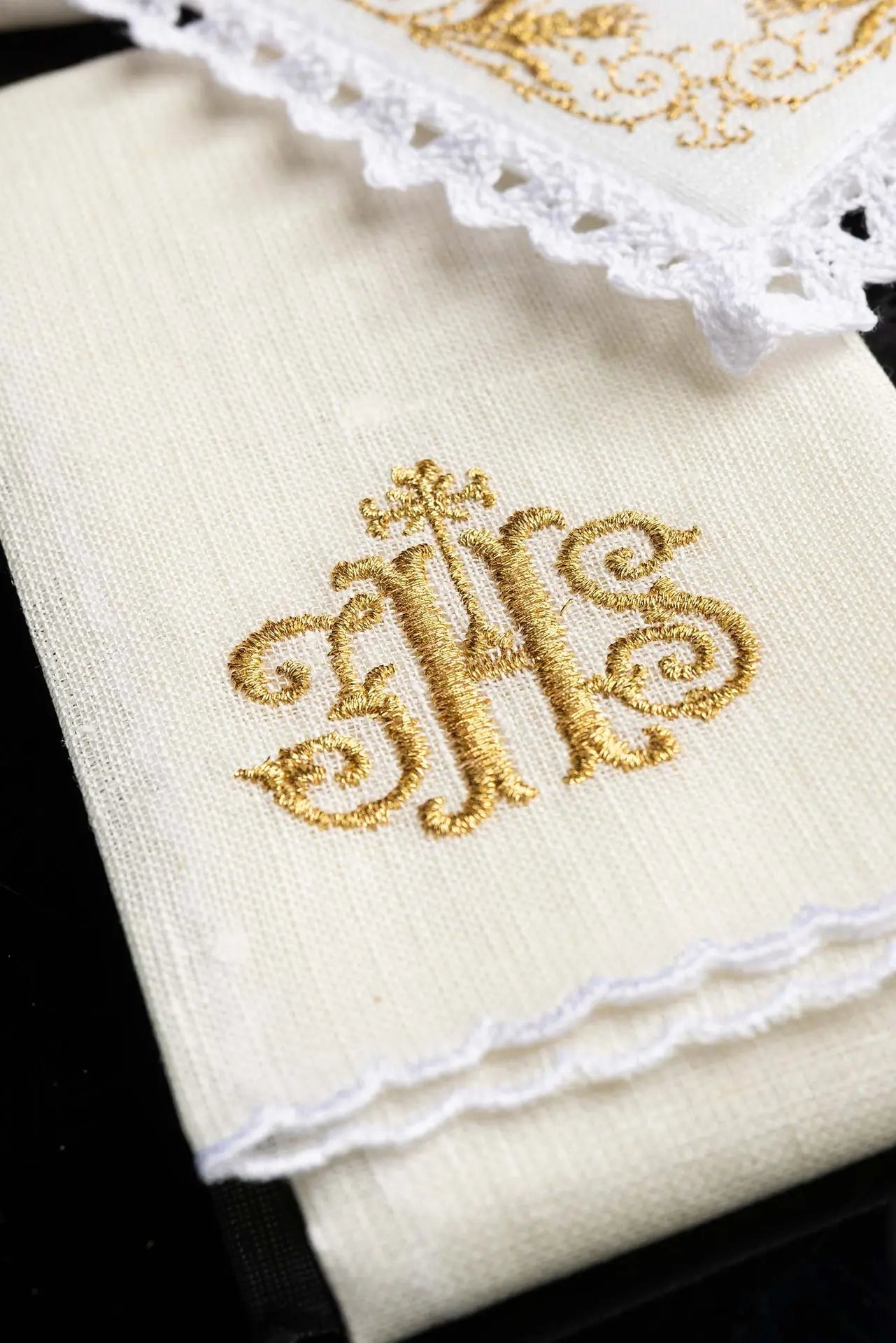 Richly decorated chalice linens set with IHS