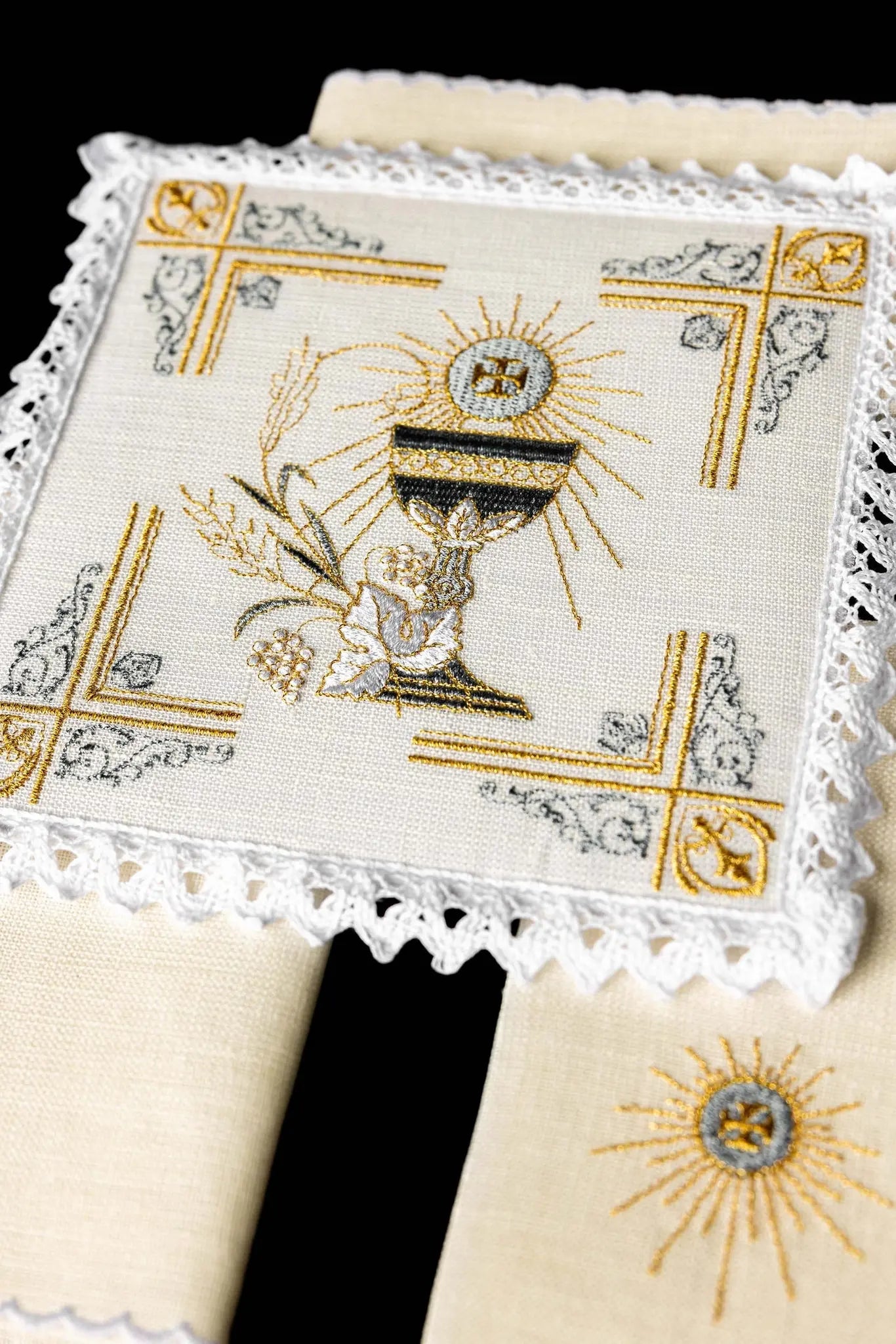Linen embroidered cup linen Chalice