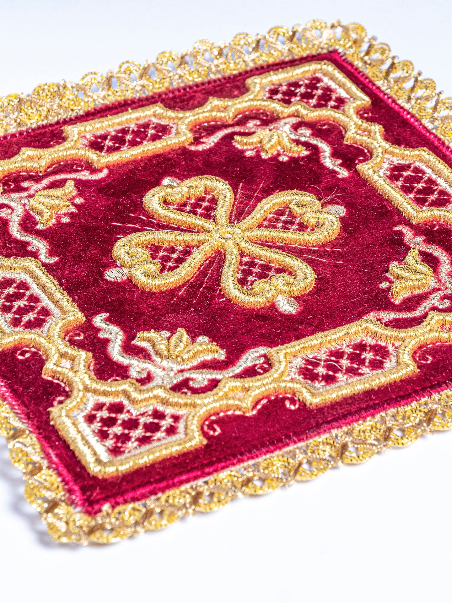 Embroidered Chalice Linen Set with Burgundy Palla