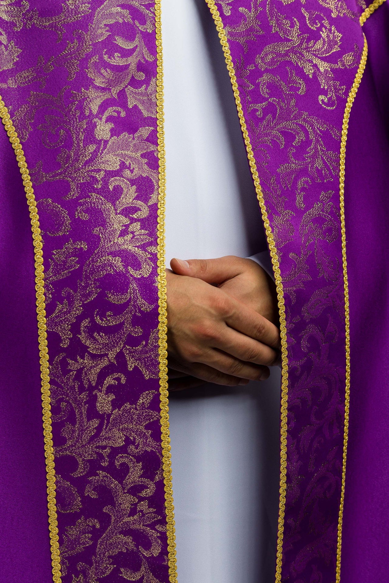 Kapa haftowana ozdobiona tkanina żakardowa fioletowa - ORNATY.PL