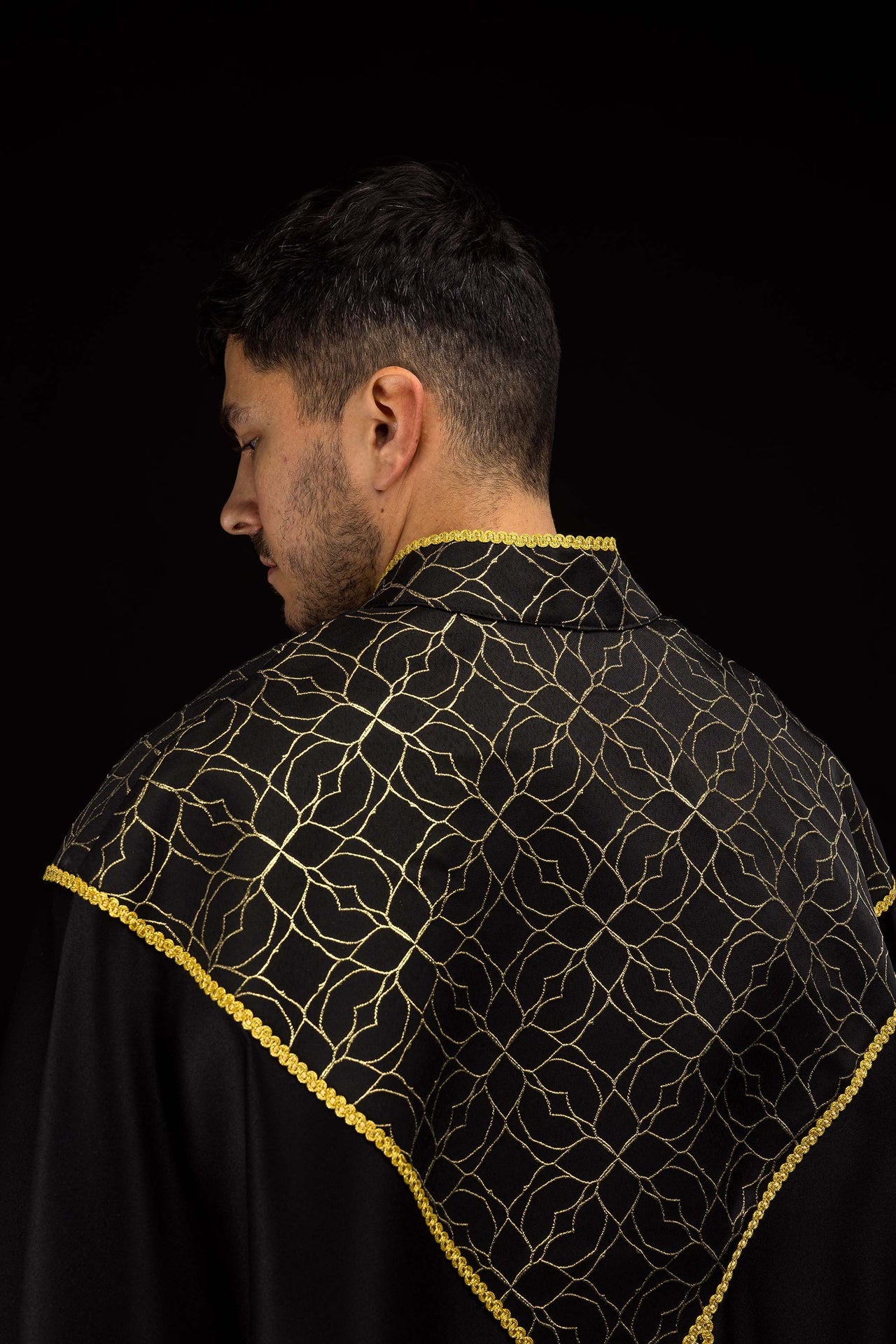 Kapa haftowana ozdobiona tkanina żakardowa czarna - ORNATY.PL