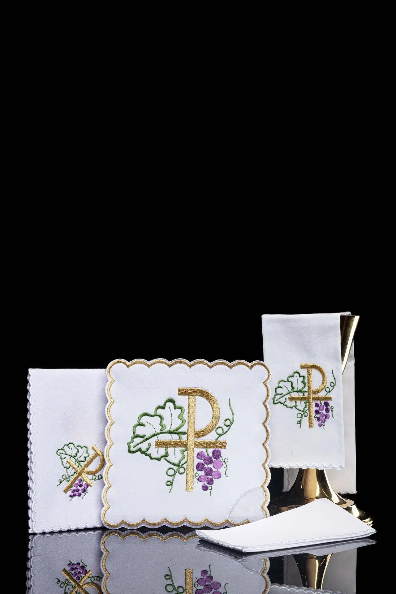 Chalice linen with PAX embroidery and grapes
